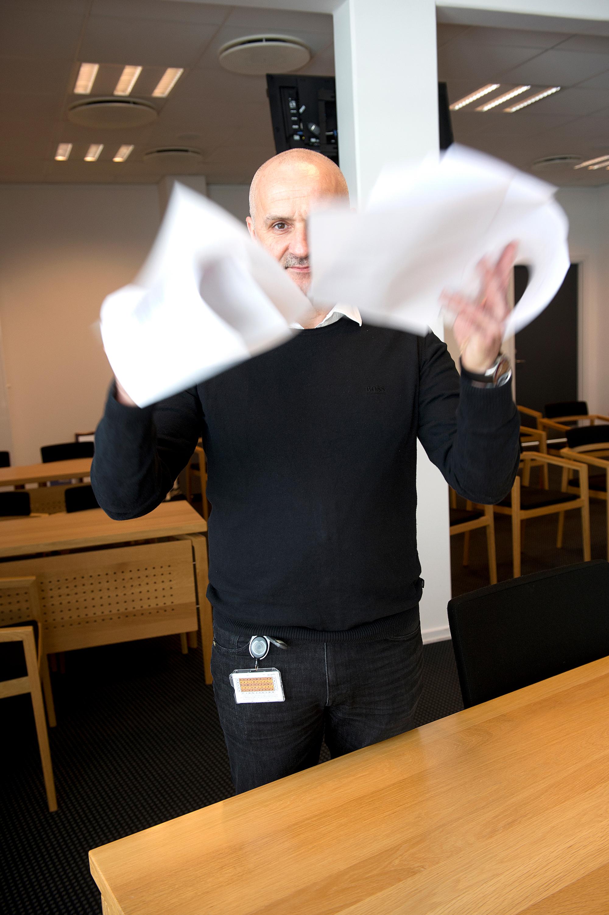 Før Arne Spicer Lindgren kom i byrådet, spillede han golf, fodbold og badminton. Som byrådsmedlem bliver det kun til fodbold én gang om ugen. Foto: Thomas Juul / Juul Fotografi