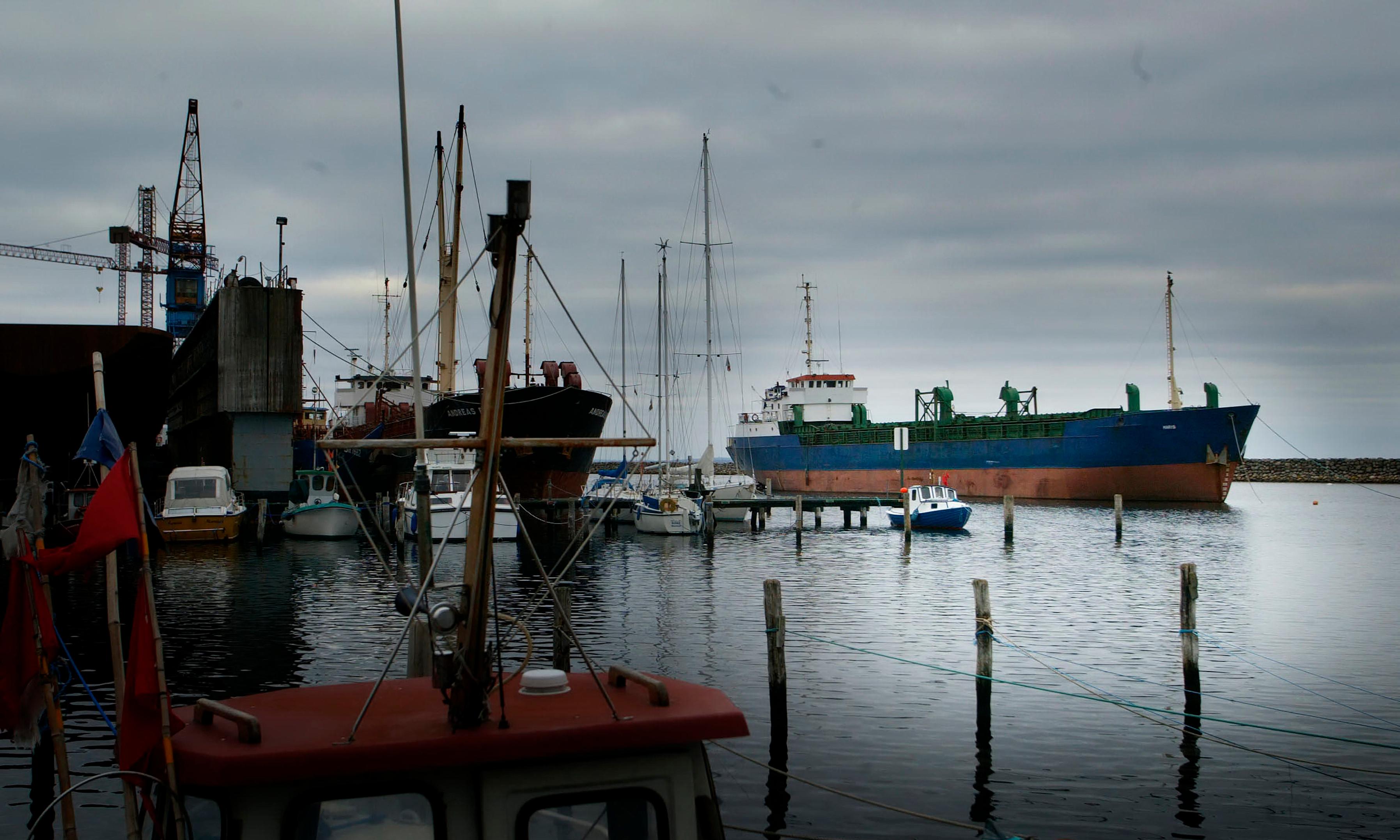 Ærø er en af de kommuner, hvor vælgerne stemmer mest forskelligt. Ærøskøbing har historisk set været administrationsbyen, og her står Venstre stærkt. Marstal har altid været kendt som skipperbyen, og her dominerer Det Konservative Folkeparti.