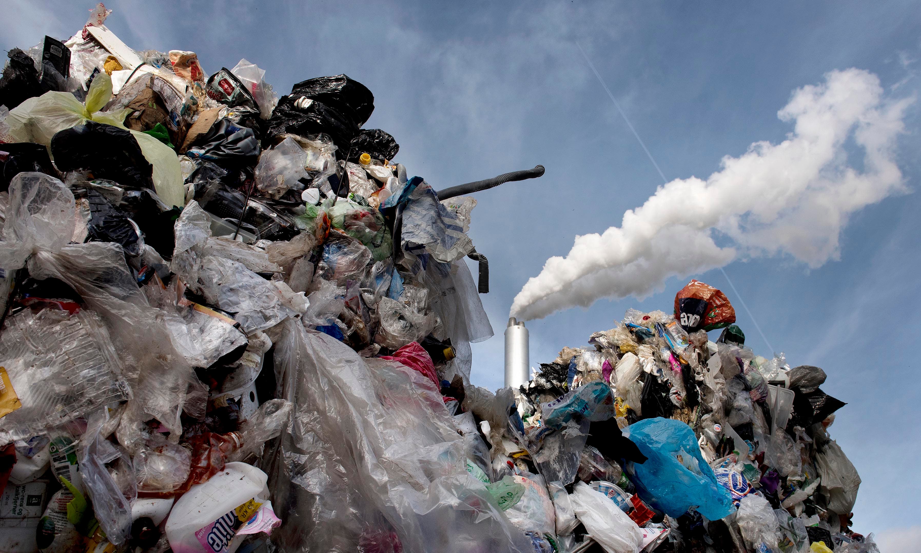 - Uanset, om man vurderer ud fra principperne om god ledelsesskik, eller om man kigger på selskabsloven, er jeg af den soleklare opfattelse, at det første, direktøren skulle have gjort, var at inddrage sin bestyrelse, siger Anders Drejer, professor i ledelse.