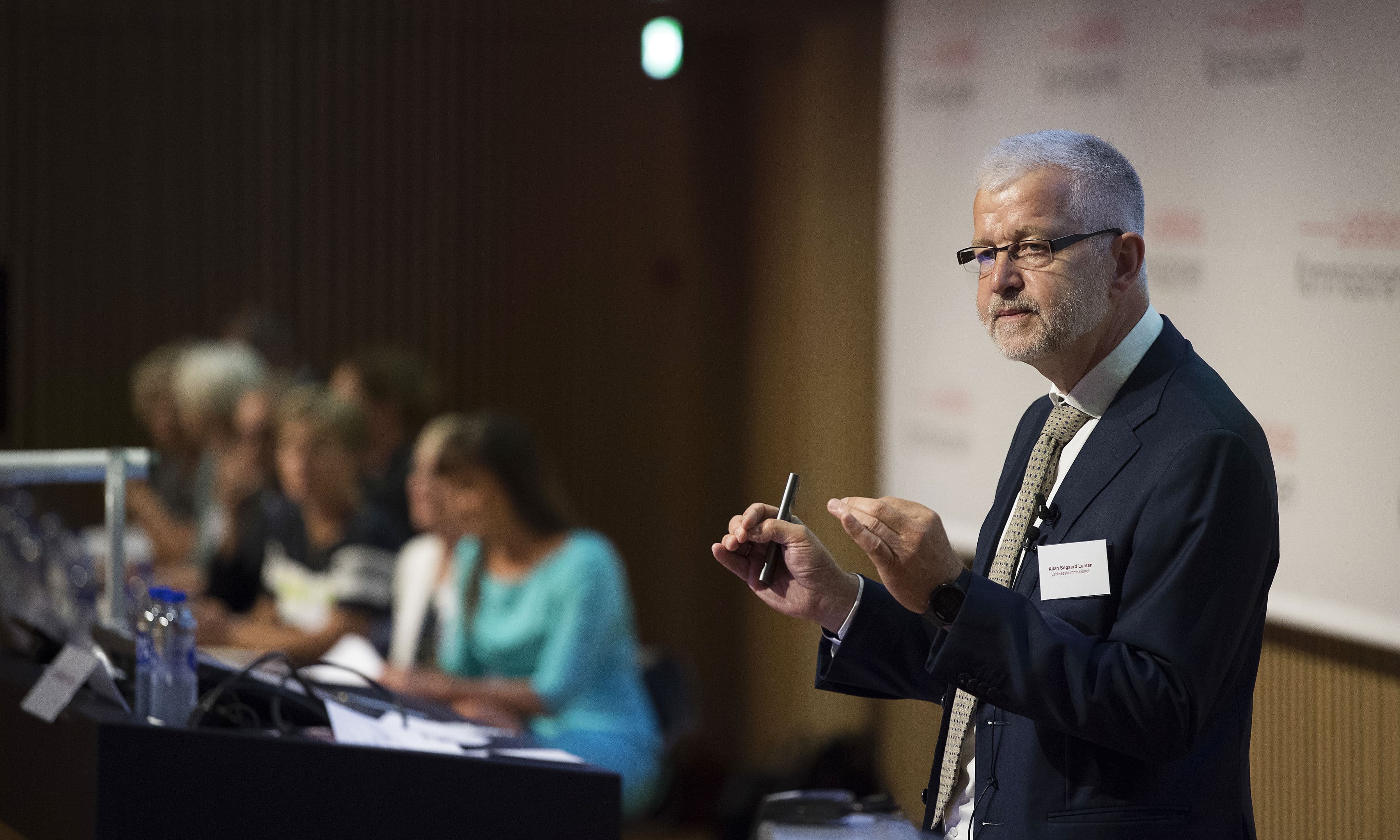 Formanden for Ledelseskommissionen, Allan Søgaard Larsen, præsenterede tirsdag kommissionens 28 anbefalinger til bedre offentlig ledelse. 