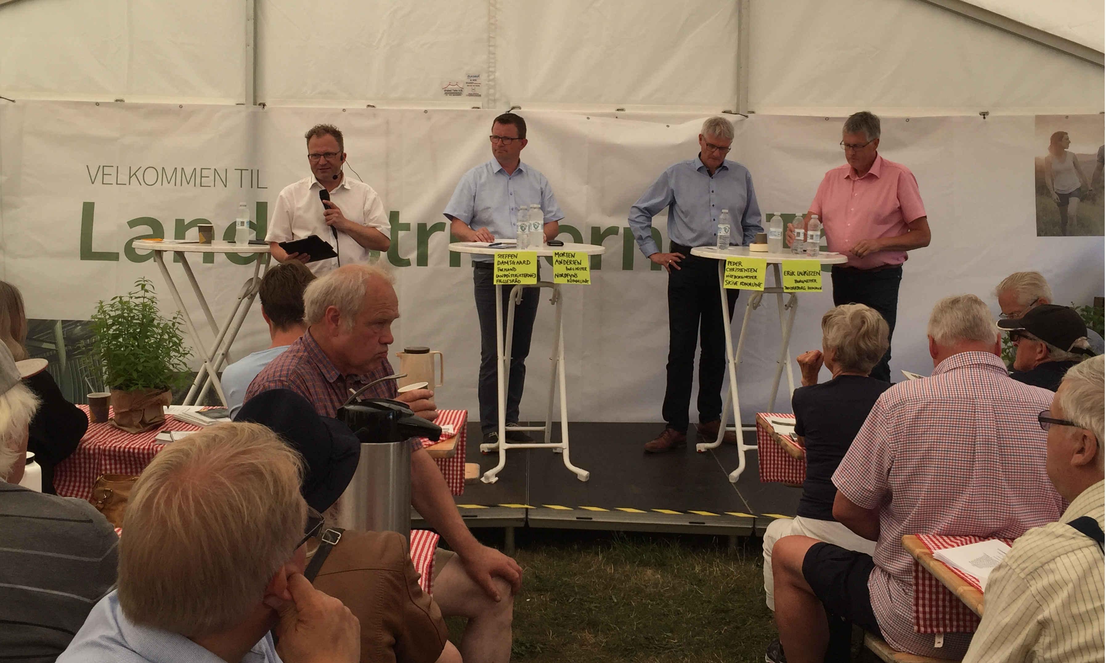 - Vi kan ikke lade nogle få ildsjæle løfte det her. Man skal have hele fællesskabet med. Men hvis byrådene ikke giver rammerne – både økonomien, men også friheden – så, tror jeg, vi kvæler landsbyerne, og så tror jeg, at landsbyerne dør, sagde Erik Lauritzen (S), borgmester i Sønderborg Kommune, da Landdistrikternes Fællesråd torsdag holdt borgmesterdebat ved Folkemødet på Bornholm.