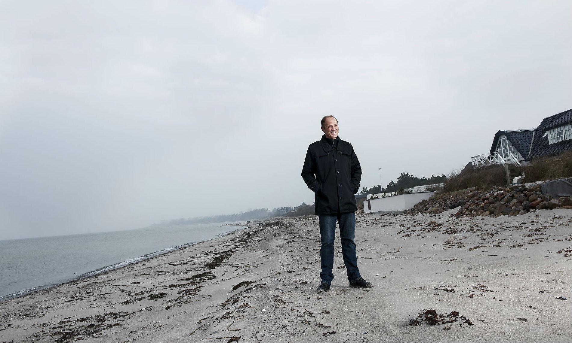 Martin Damm er en mand, der ved, hvad han vil - også når han dør. Så skal asken spredes udover Storebælt, som han har udsigt til hver dag fra sit vindue i huset ved Mullerup Strand.  