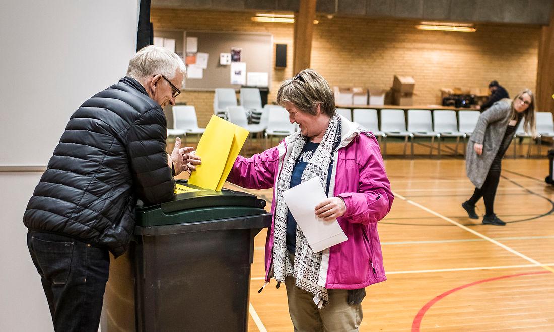 Der stemmes i Horrebyhallen i Guldborgsund Kommune ved kommunalvalget i 2017. Her blev René Christensen (DF) spået fremtiden som borgmester. Sådan gik det ikke. Nu stiller han og 42 andre DF-byrådsmedlemmer op til Folketinget, hvor han også sidder allerede.