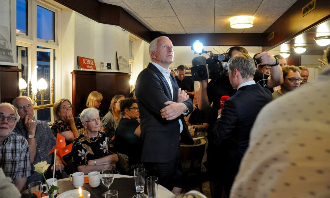 Kristian Andersen i salonen på Westergaards Hotel i Videbæk. Det var en skuffende aften for kristendemokraten, der må holde sig til lokalpolitik fremfor landspolitik. Til august venter dog et job som familiekonsulent hos Luthersk Mission.