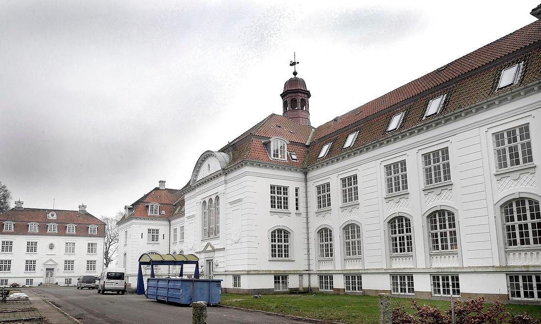 Småskolen på Nakkebølle Fjord gik konkurs i foråret. Før det også Nyborg Søfartsskole, som også havde til huse i bygningen her. Men det er ikke kun lukkede skoler, der er årsag til, at Tvinds indtjening i Danmark daler.