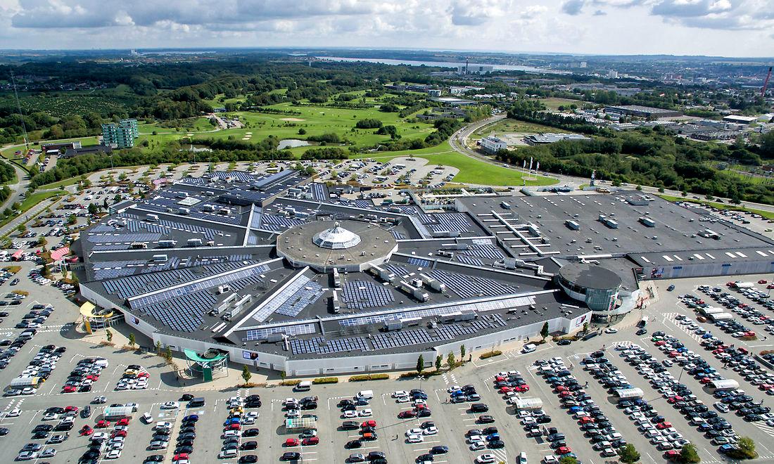 Kolding Storcenter har bragt masser af handel til Kolding - men har også trukket kunder væk fra centrum ikke blot i Kolding, men også i nabobyerne, som nu konkurrerer hårdt om et skrumpende marked.

