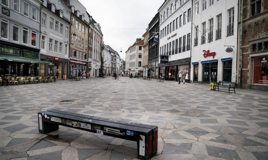 Hvordan Danmark kommer igang igen, når coronakrisen er overstået, er man nødt til at overveje allerede nu, lyder flere eksperters vurdering.