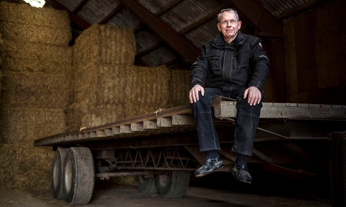 Martin Merrild har været formand for Landbrug & Fødevarer siden 2010. Han var borgmester i Struer Kommune fra 2006 til 2009 for Venstre. Her ses han på sin gård i Hjerm nær Struer. Martin Merrild mener, at: - Alle parter må være interesseret i en konstruktiv dialog. Men det skal bygge på saglighed og ikke løse påstande om et erhverv, der ikke er underlagt regulering.