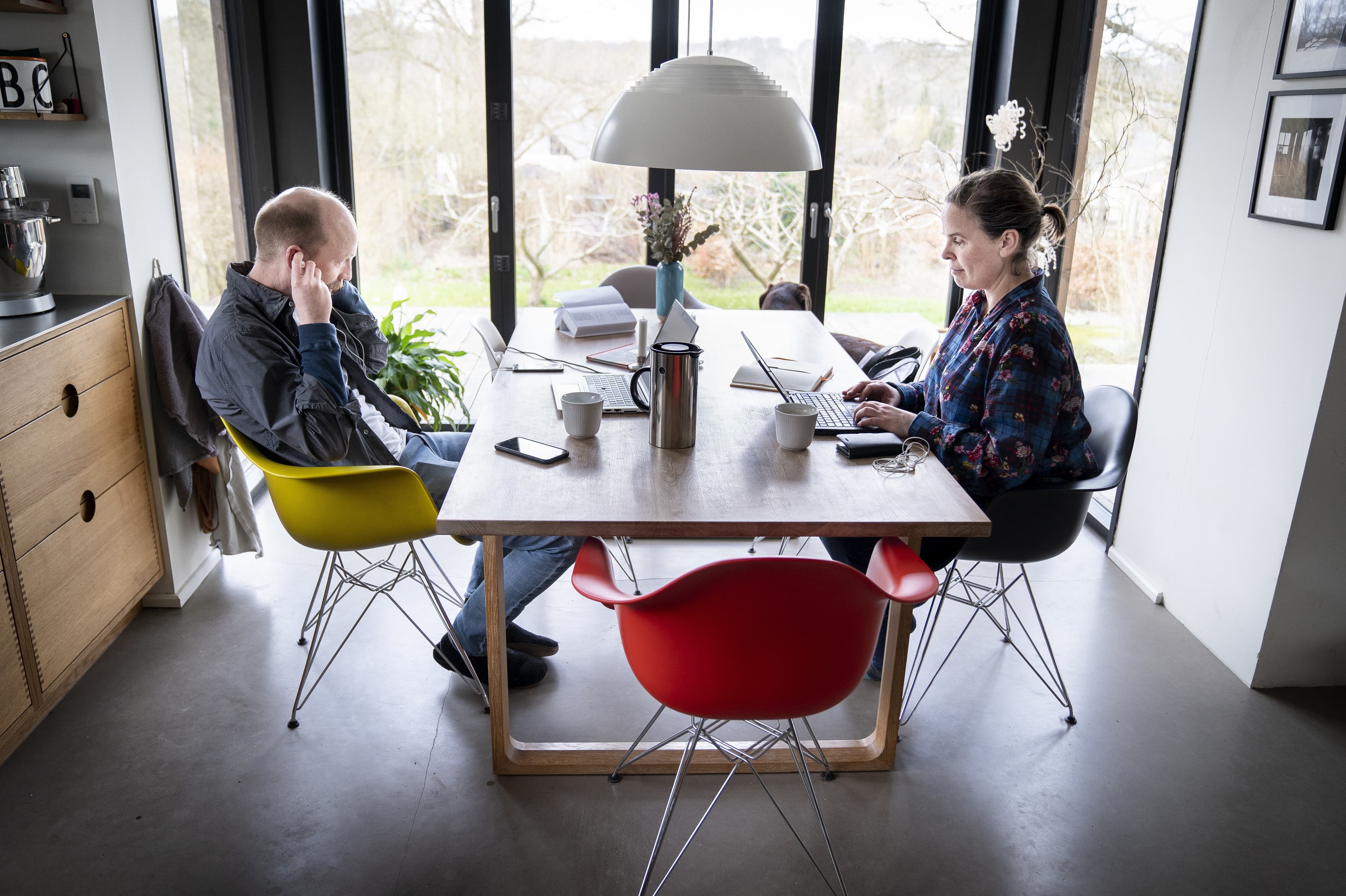 Mange har arbejdet hjemmefra under coronakrisen, og det skal vi lære af, mener flere borgmestre. 