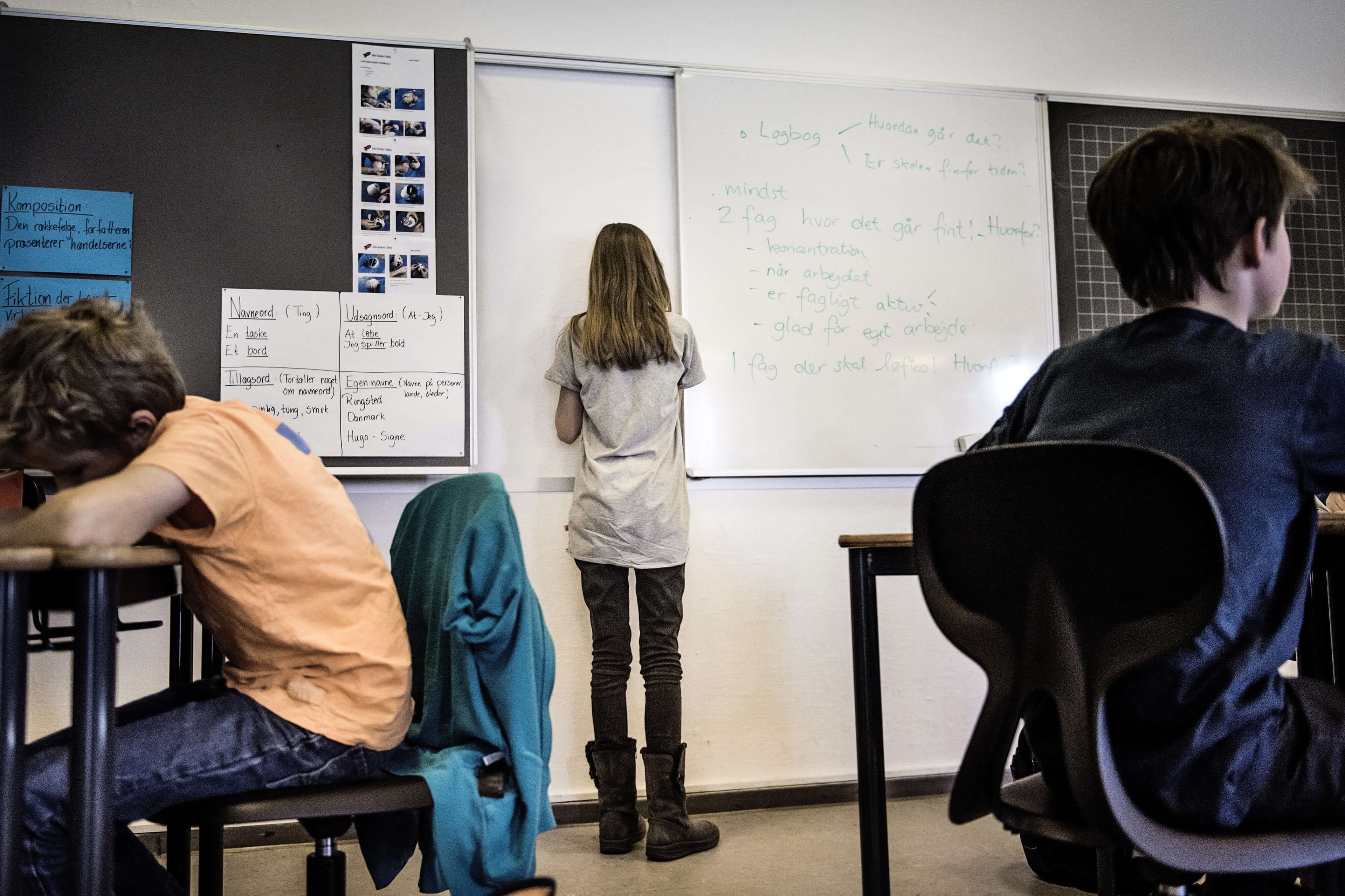 De yngste elever er tilbage i skolen, og snart ringer klokken måske også ind for de ældre elever. Spørgsmålet er, om andet end folkeskolerne åbner igen.