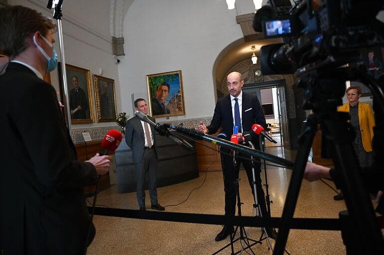 Justitsminister Nick Hækkerup, sundhedsminister Magnus Heunicke og børne- og undervisningsminister Pernille Rosenkrantz-Theil præsenterede onsdag formiddag de nye lempelser af restriktionerne, der bl.a. byder på regionale genåbninger.