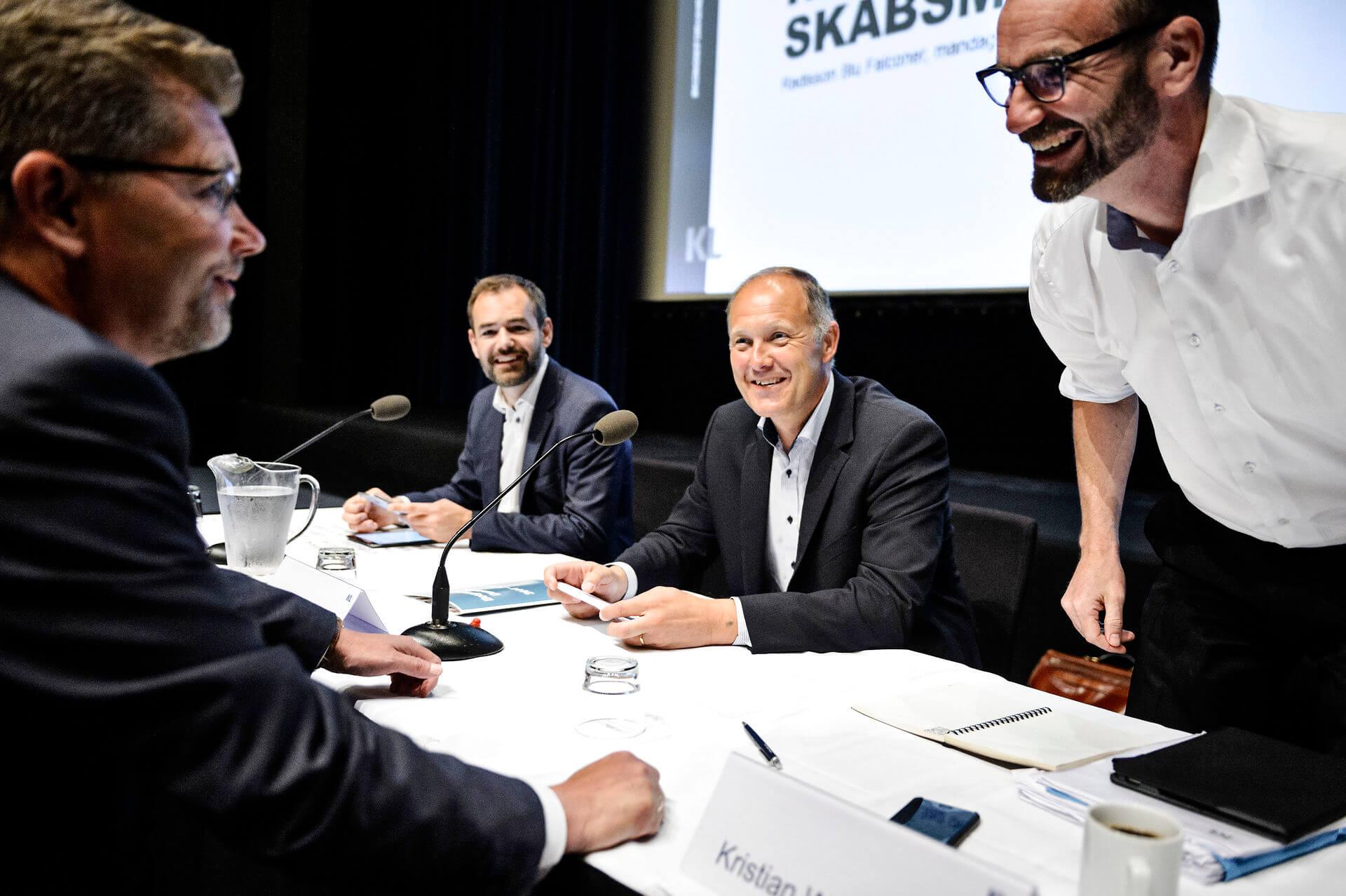 Kristian Wendelboe (th), glæder sig til, at KL kan kigge mod traditionelle udfordringer, når corona-restriktionerne lempes.