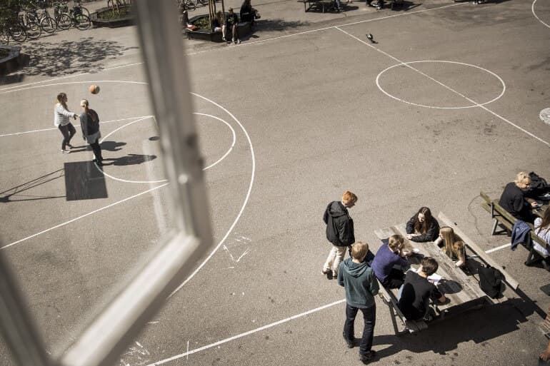 Siden midten af juli har det været muligt at booke tid til vaccination af børn og unge mellem 12 og 15 år. Det er vigtigt, at de vaccineres, inden de vender retur til skolen efter ferien, siger professor i vaccinedesign Camilla Foged. (Arkivfoto.)