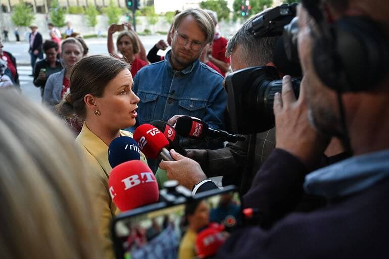 Enhedslistens Mai Villadsen oplyste på vej ud fra et møde i Beskæftigelsesministeriet, at regeringen vil afslutte sygeplejerskestrejken med lovindgreb.