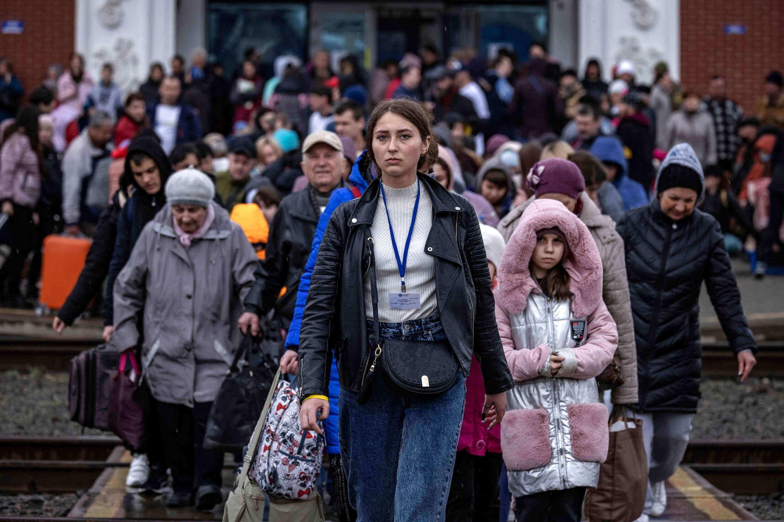 Ukrainere på flugt til Danmark skal i arbejde hurtigste muligt, hvis de ønsker det, og regeringen vil se på, om man kan lave en fast track-ordning, som Dansk Erhverv har foreslået. Forskning og lang tids erfaring viser ifølge psykolog, at den bedste vej til integration går gennem et arbejde. 