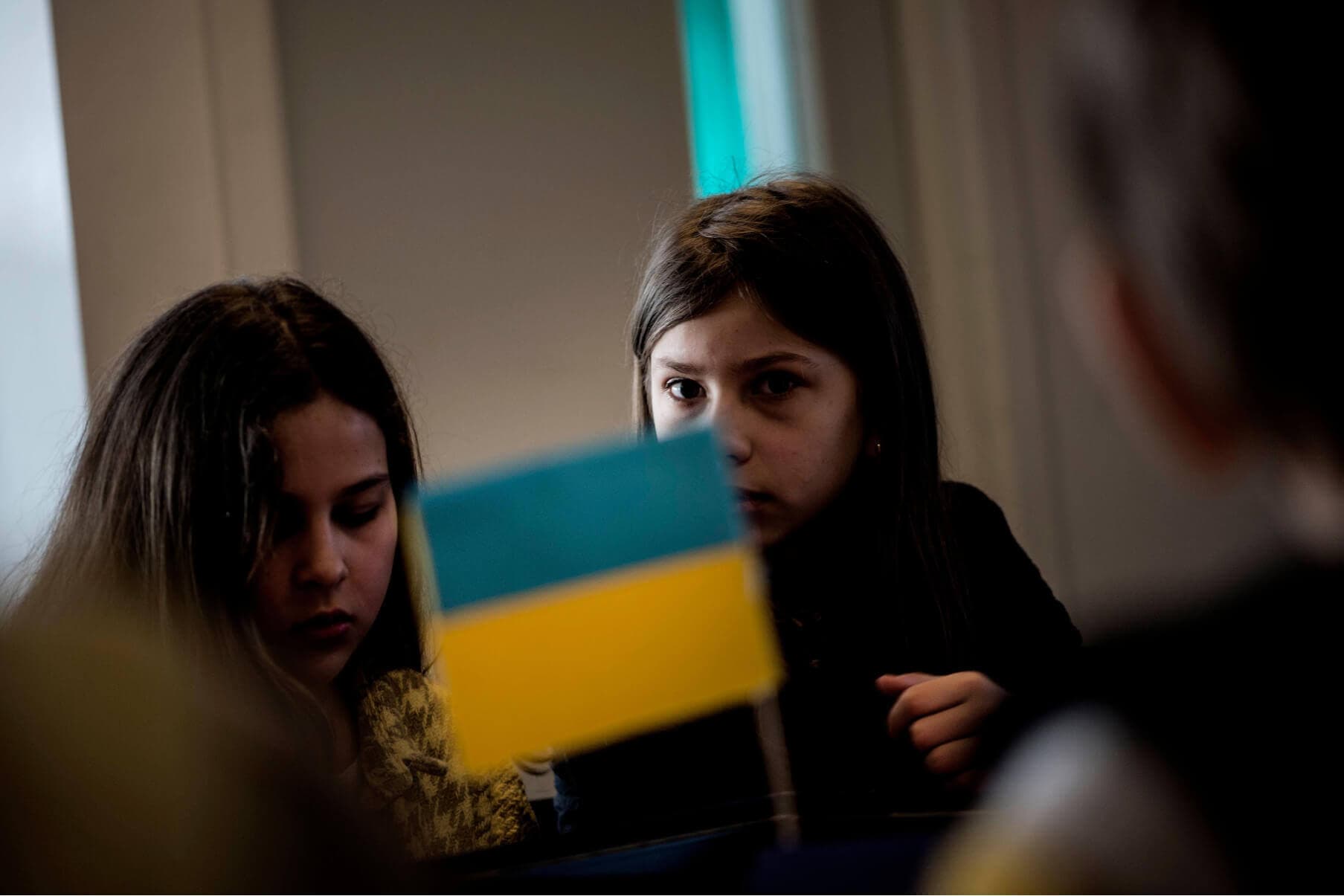 Regeringen har meddelt, at kommunerne skal ruste sig til, at op mod 100.000 flygtninge kan komme til Danmark. 25.000-30.000 er allerede ankommet, mens regeringen forventer, at 35.000-40.000 vil være kommet til Danmark efter påsken. 