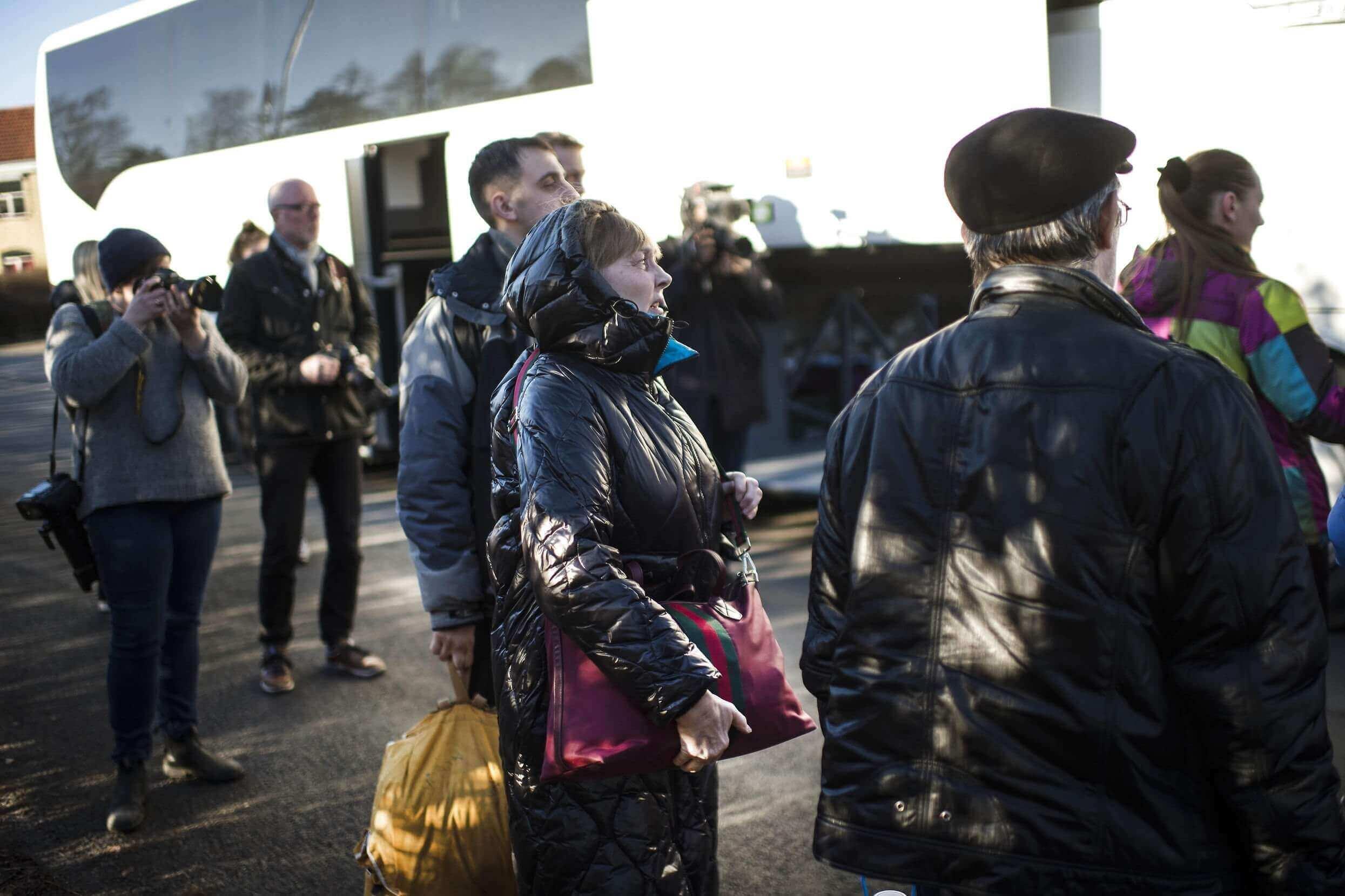 Kommunerne er i disse uger i fuld gang med at finde ud af, hvor de ukrainske flygtninge, der ankommer til Danmark, skal bo. Her er det ukrainske flygtninge, som ankommer til Oure Friskole på Fyn. 
