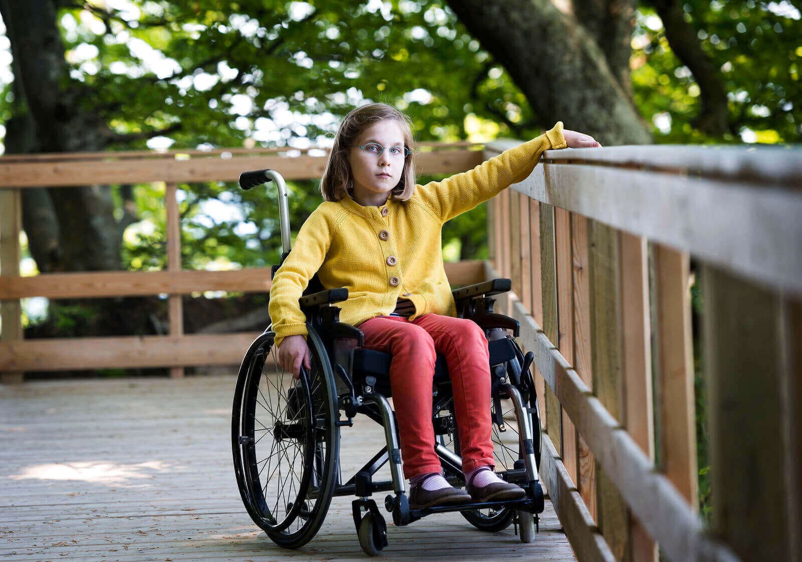 Social isolation er farlig, og den skal ikke begynde i skolegården, skriver formand for UlykkesPatientForeninge Janus Tarp. Det bekymrer ham, at under halvdelen af landets skoler er fuldt tilgængelige for børn, forældre og personale med handicap.