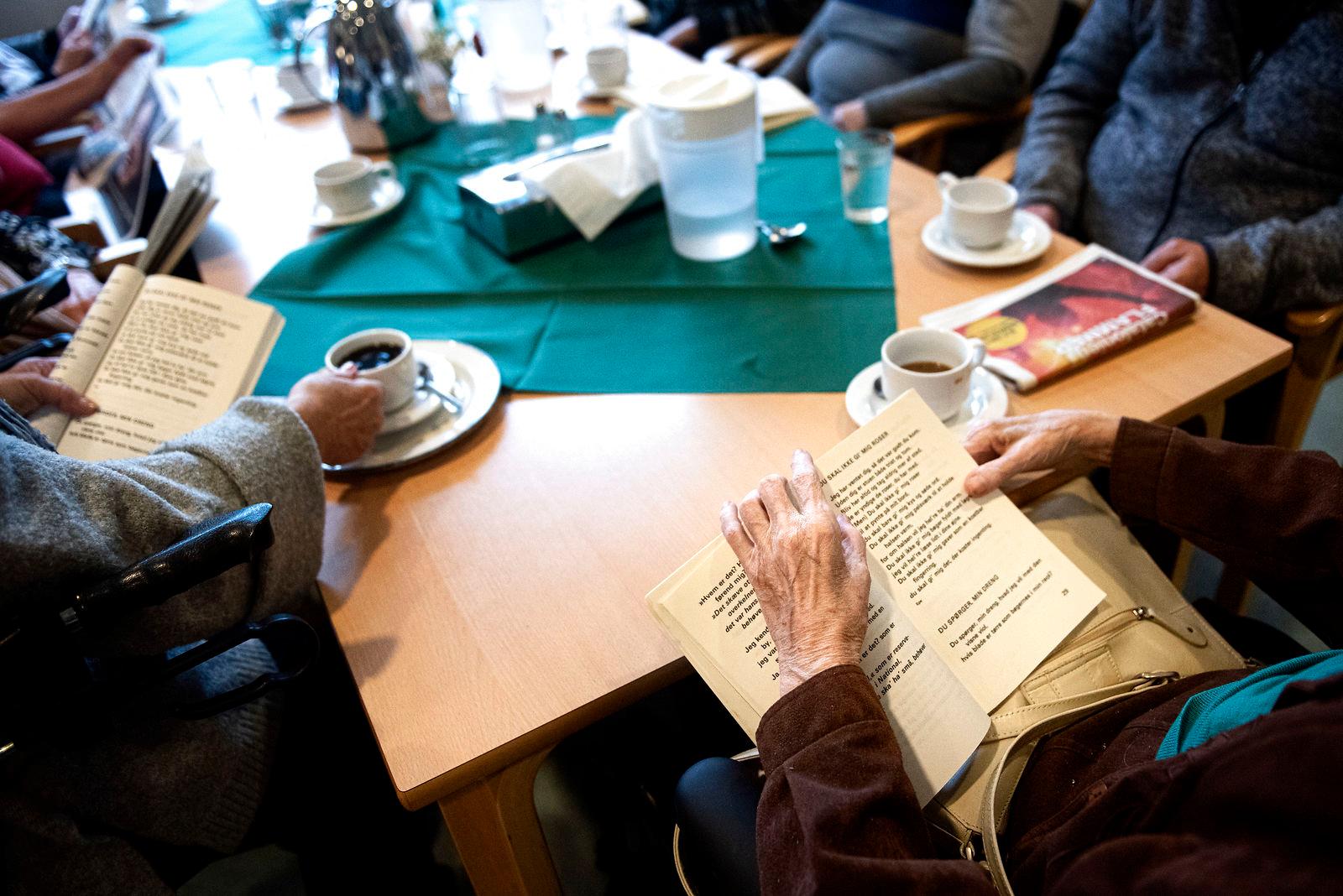 Aarhus Kommune har haft flere møgsager på ældre- og plejeområdet. Det skal være slut med, at politikerne forsøger at score politiske point ved at gå i medierne, før de er helt orienteret. Det skal styrke tilliden til systemet. 