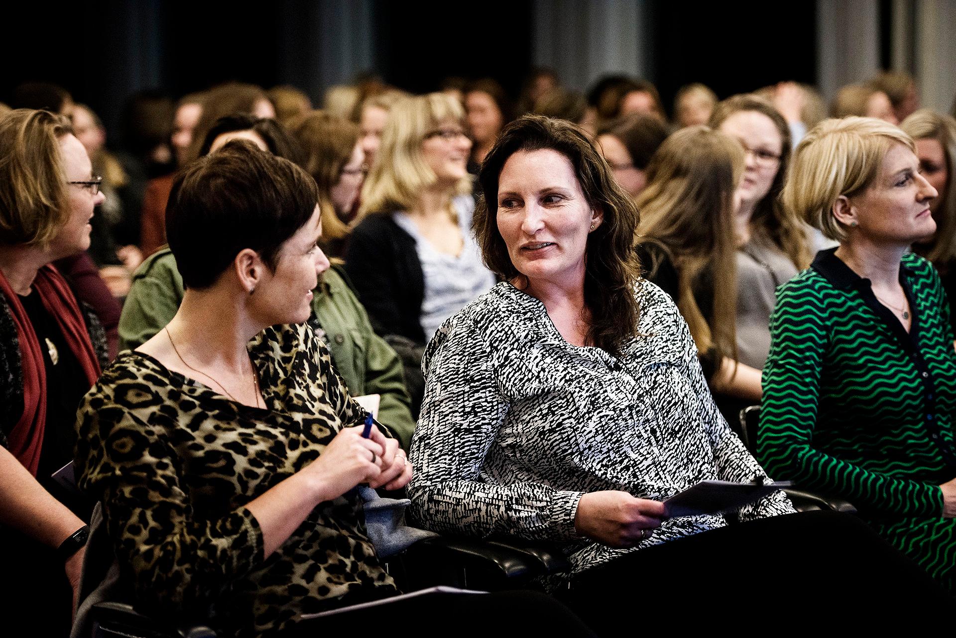 Professionelle netværk som kvindenetværket Ladies First (billedet) er populære. Men for politikere og offentlige ledere kan de nære relationer føre til inhabilitetsproblemer, advarer Henrik Græsdal.