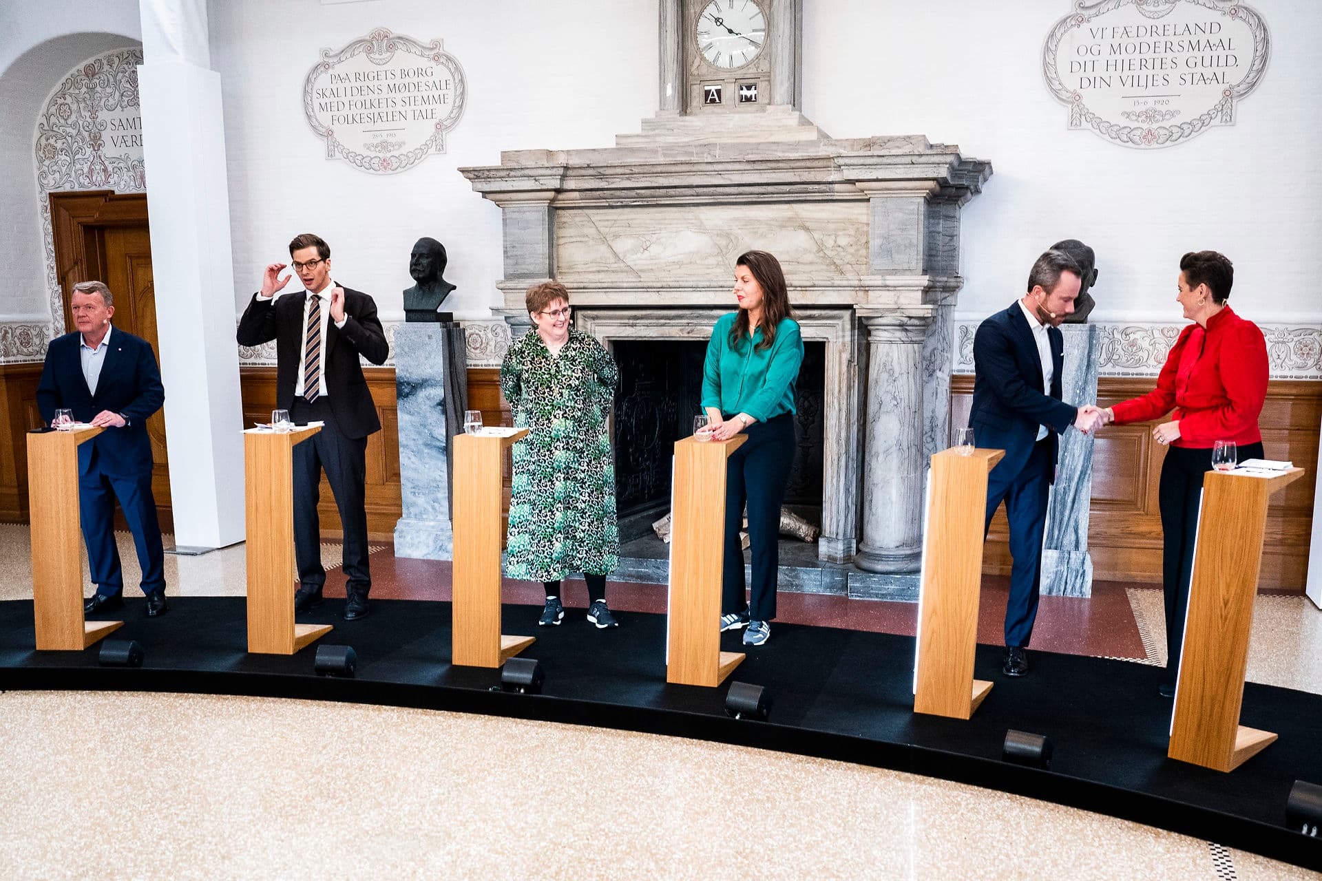 Fra venstre Lars Løkke Rasmussen (M), Alex Vanopslagh (LA), Marianne Karlsmose (KD), Franciska Rosenkilde (ALT), Jakob Ellemann-Jensen (V) og Oia Olsen Dyhr (SF). Se hvordan deres og de otte andre partilederes formkurve ser ud ved valgkampens start.