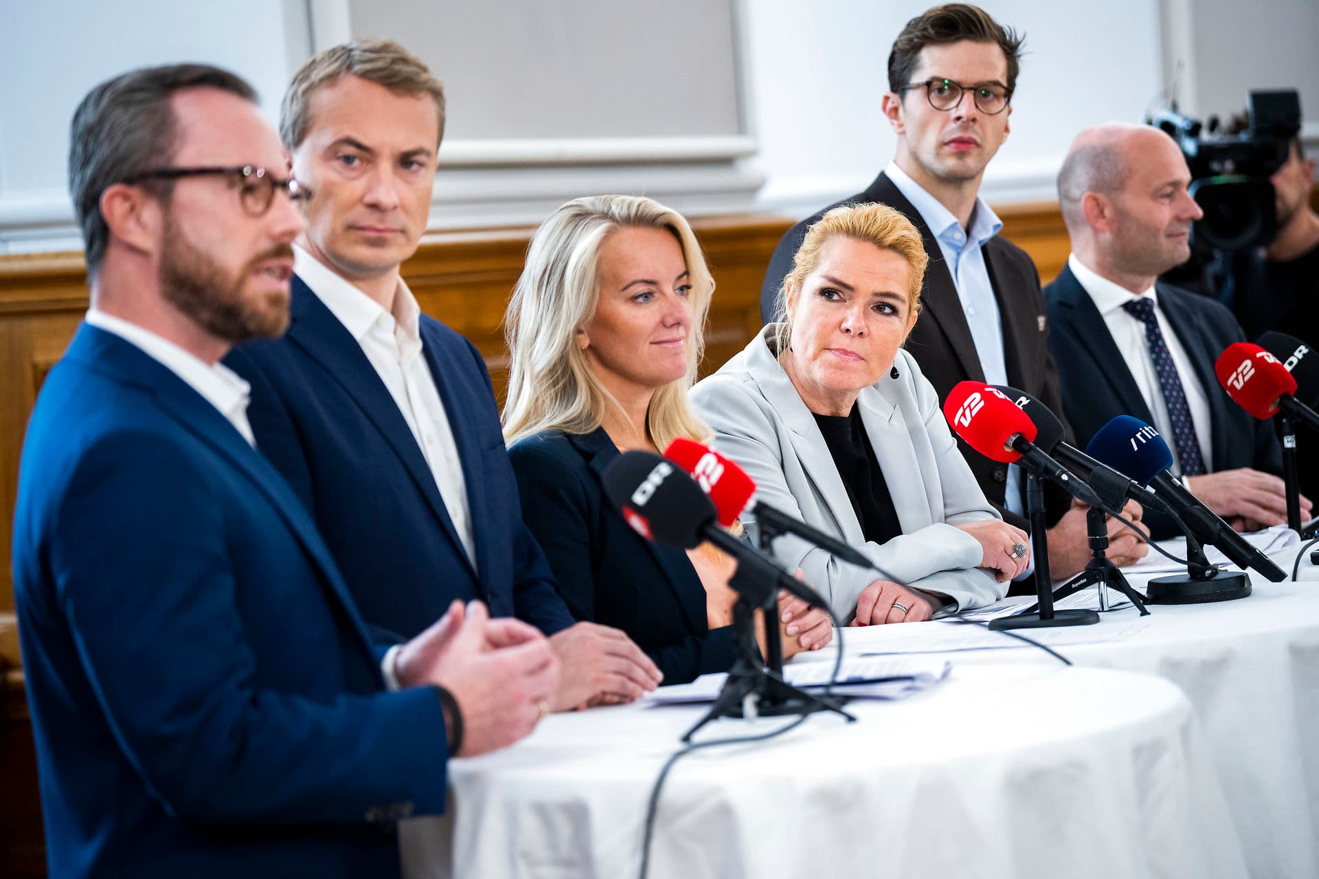 Der lykkedes både Jakob Ellemann-Jensen (V) og Alex Vanopslagh (LA) at skifte mening om tørklæder indenfor få timer.