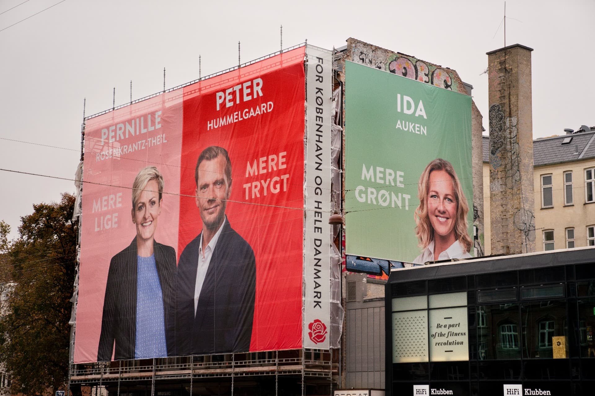 Nærmest symbolsk konfronterer Ida Auken her med sit stilladsbanner de to S-topscorere fra FV19 i Københavns Storkreds. Hendes eget personlige stemmetal dengang lod ikke noget tilbage, men det var for R.