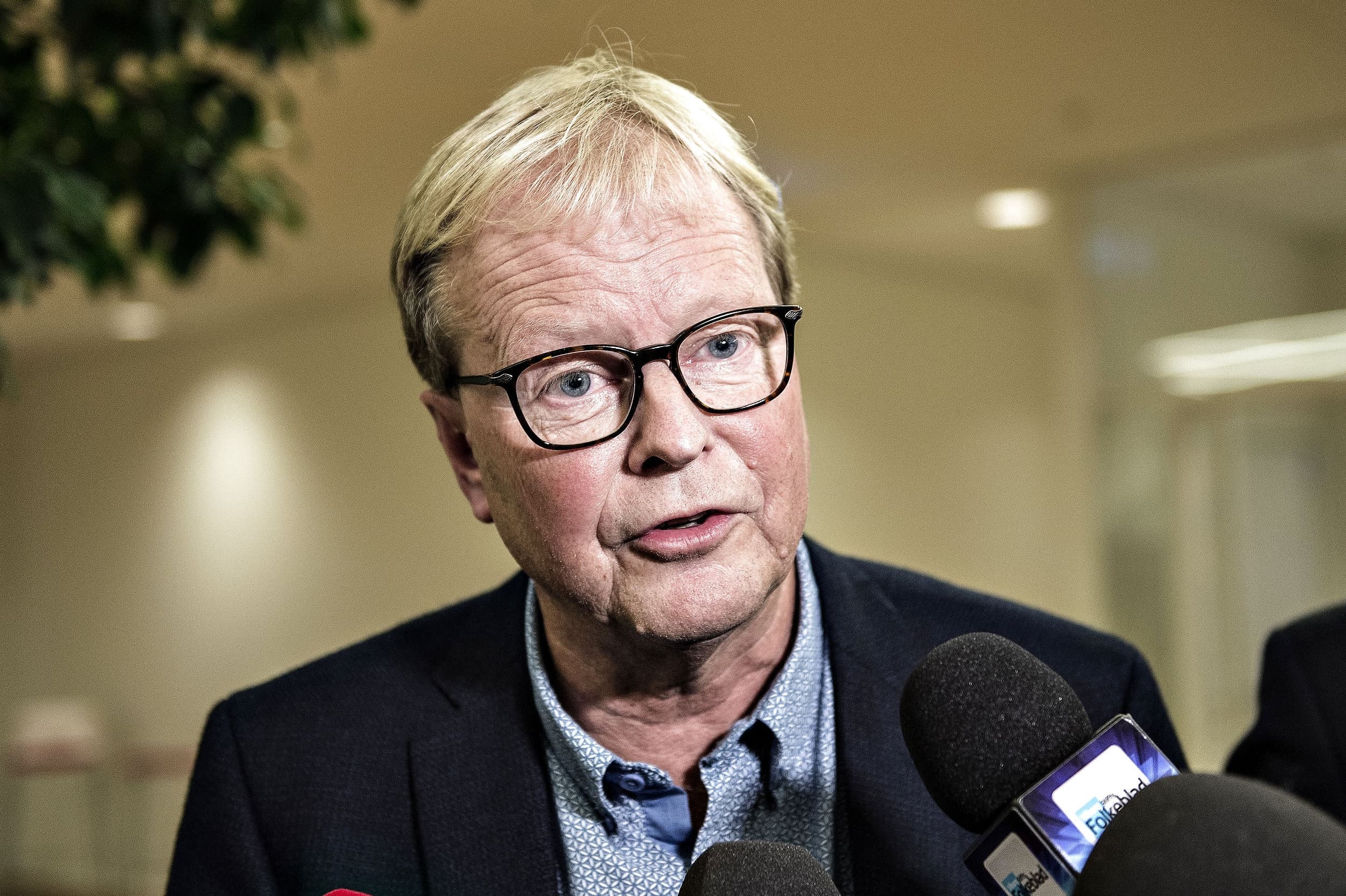  Vi stod klar med åbne arme og har fået dem indkvarteret på fornuftig vis. Men vi har taget imod så mange, at vi har mere end fuldt hus. Både i forhold til boligmassen og i forhold til budgettet, hvor der i forvejen skal findes besparelser, siger Ulrik Wilbek.