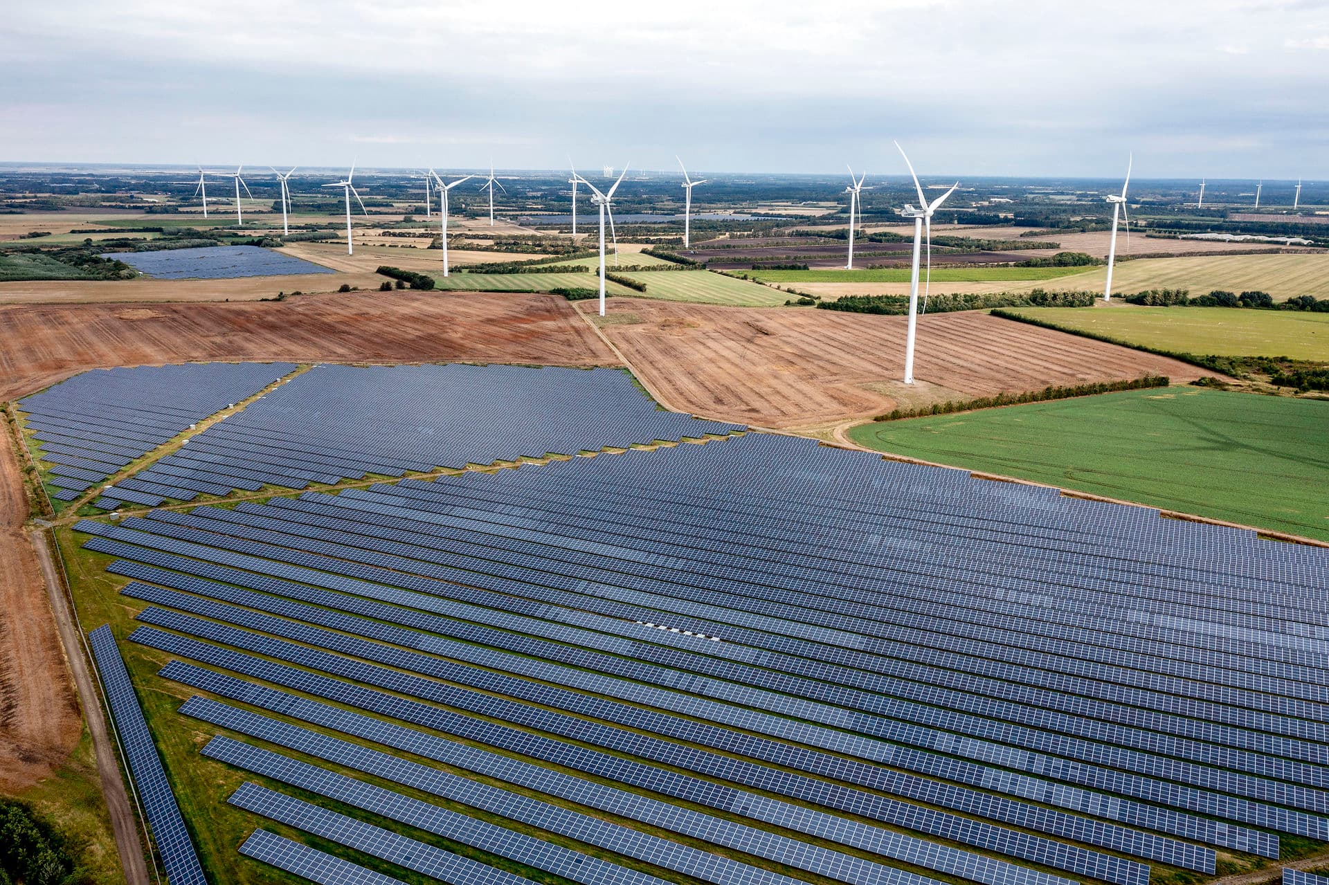 Flere steder afventer kommunerne afklaring. I de kommuner, der går forrest, er ambitionsniveauet højt. For eksempel har flere gennemført ansøgningsrunder til sol- og vindprojekter i kommunen for at få et samlet overblik over, hvor der potentielt er interesse.