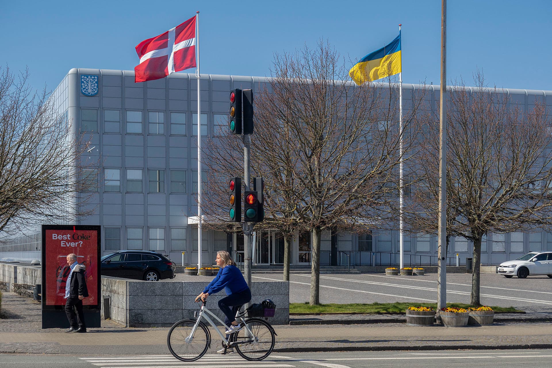 Solidariteten med Ukraine har været massiv i Danmark og blandt kommunerne, som har ydet en kæmpeindsats for at huse de godt 30.000 flygtninger, som flygtede hertil sidste år.