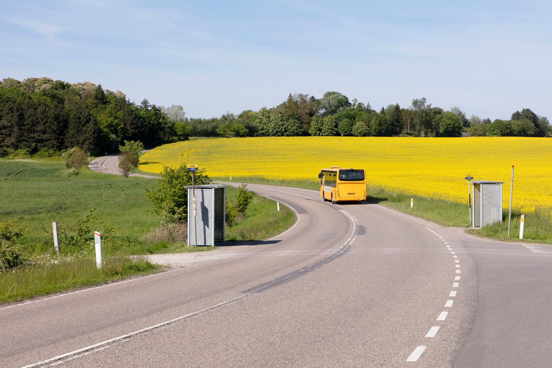 Den offentlige transport er en hjørnesten, når børn, unge og ældre uden bil skal rundt i nærområdet til enten skole, venner, familie eller handlemuligheder. I alt for mange år er der blevet skåret i afgange og busruter. Det går ikke, skriver Danmarksdemokraternes kommunalordfører Dennis Flydtkjær.