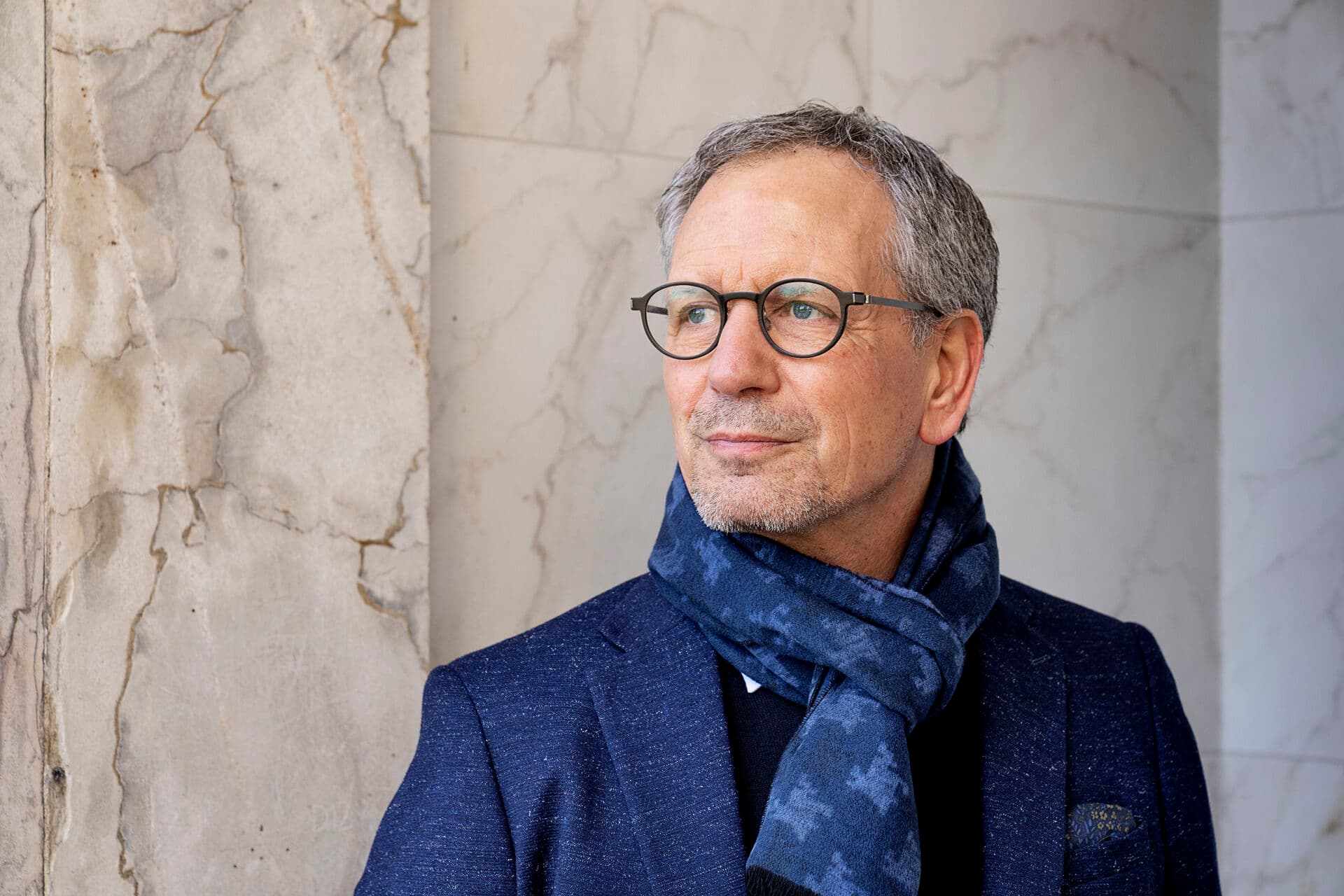 Frank E. Andersen har beskæftiget sig med børn- og ungeområdet som både forvaltnings- og kommunaldirektør, og han mener, vi er nødt til at tage et grundlæggende opgør med ledelsesmetoder og tankegang, hvis den voksende mistrivsel skal reduceres.