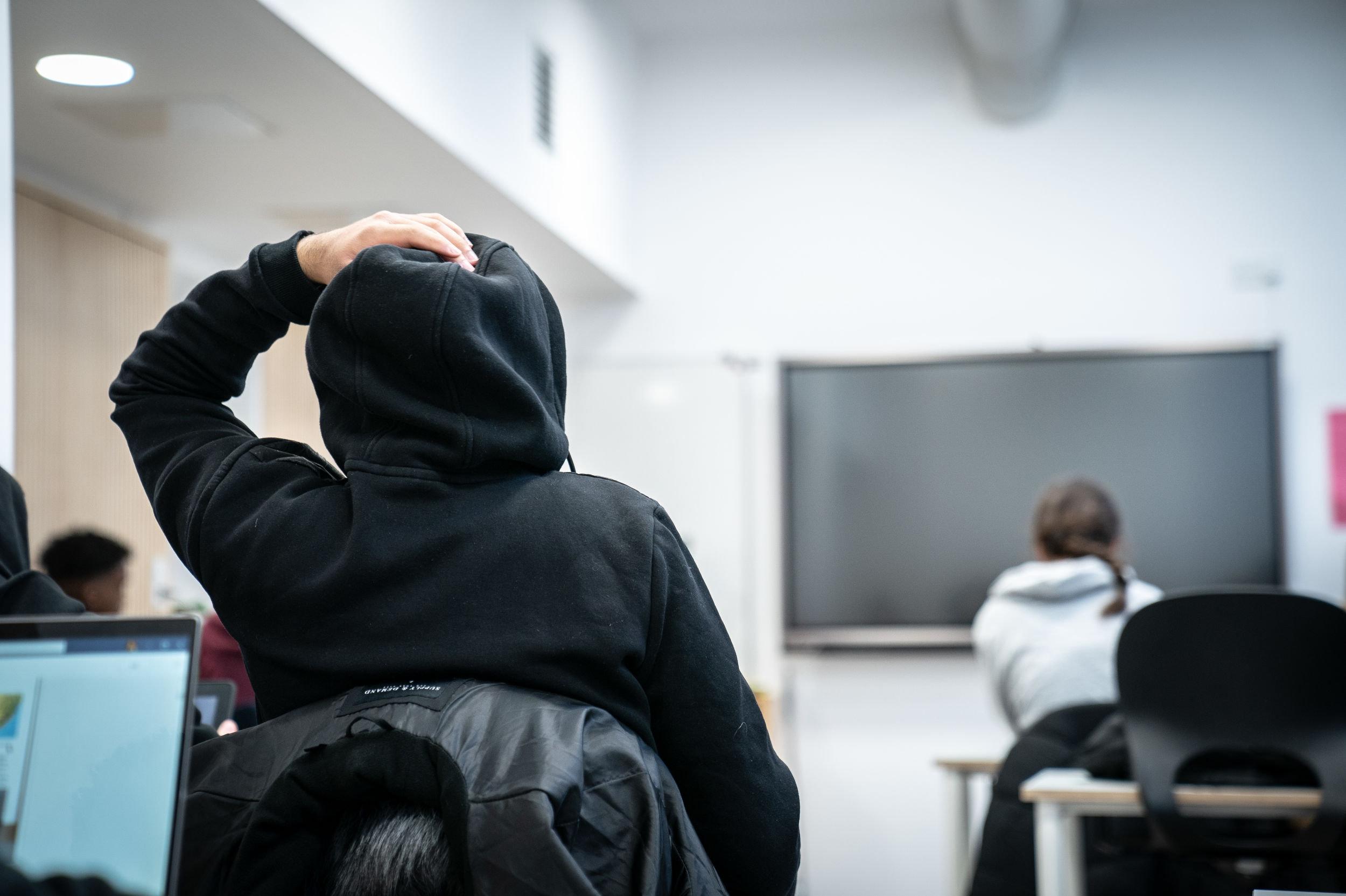  De kommende år vil der mangle faglærte, og derfor er der et politisk ønske om, at flere unge skal vælge en erhvervsuddannelse. Onsdag præsenterer Reformkommissionen sine anbefalinger til, hvordan det udvikling kan hjælpes på vej.