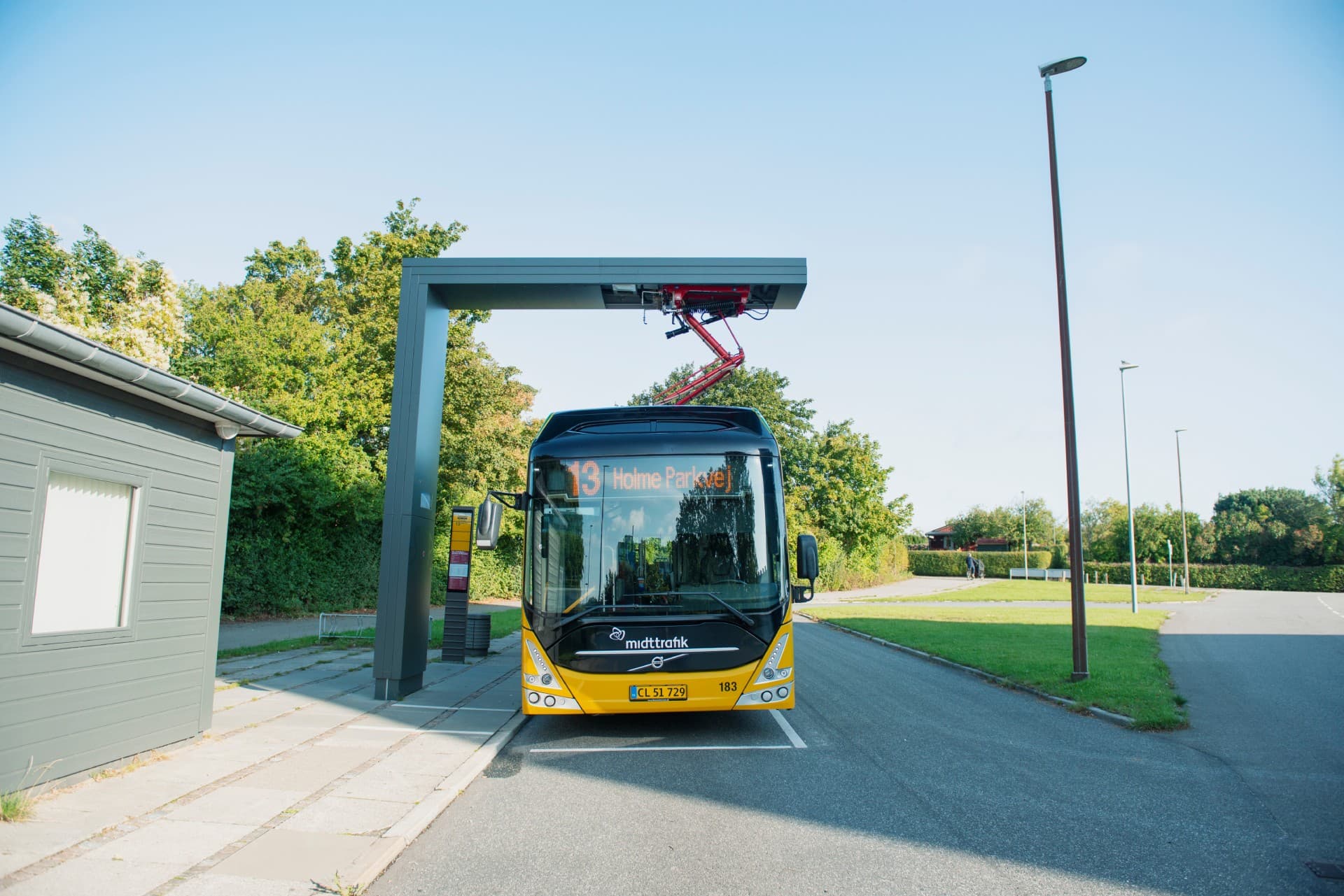 Allerede inden udbudsproceduren sættes i gang, kan ordregiver tage de første skridt mod et grønnere indkøb. Her opladestation til elbus.