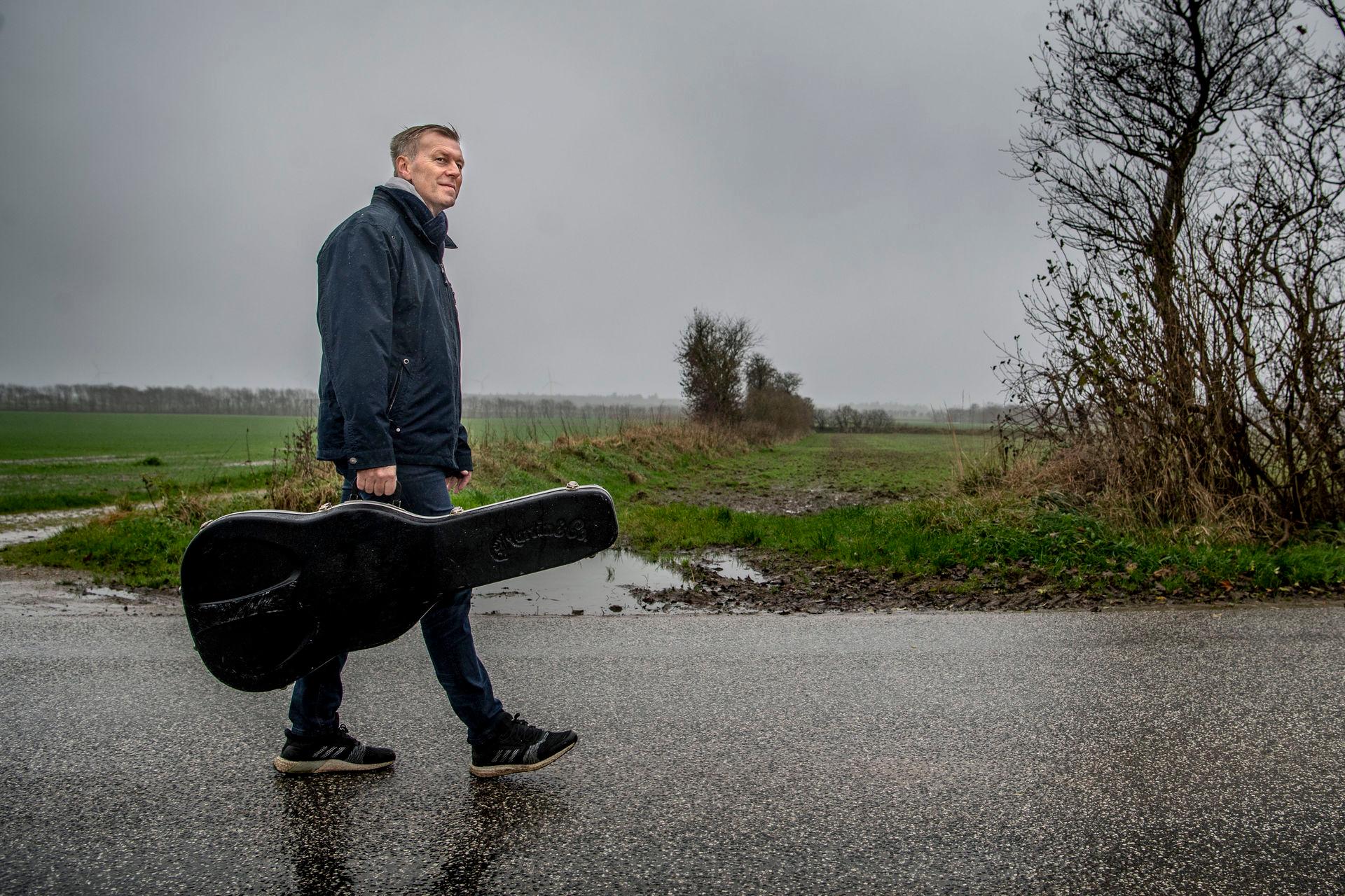 For Mads Jakobsen (V) betyder god lyd alt, både når han hører musik og spiller i bandet Fri Bar, men som borgmester i Lydens By er han også optaget af fravær af lyd. Det er vigtigt for vores livskvalitet ikke hele tiden at være omgivet af støj, siger han.   

