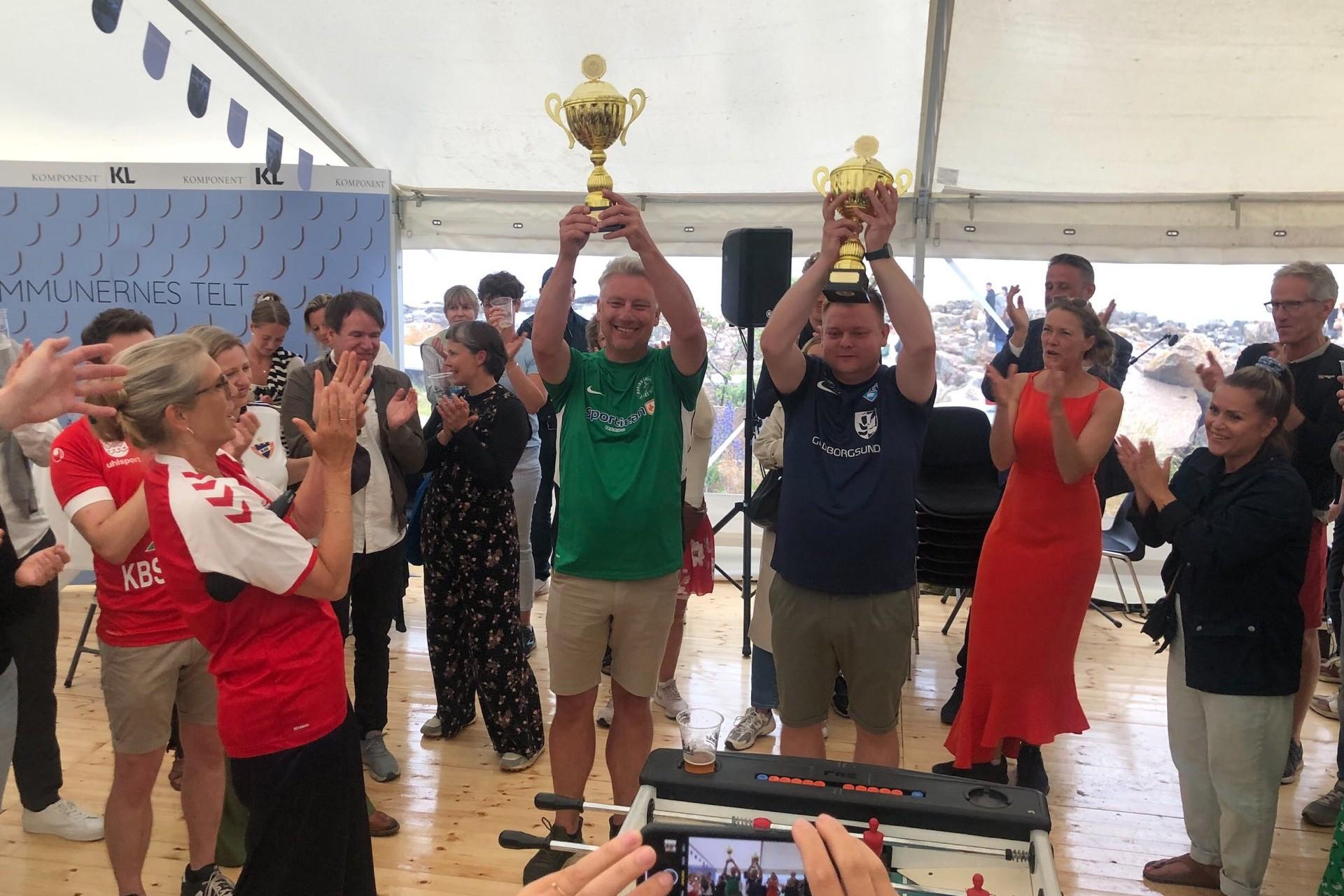 Borgmestrene fra Lolland og Guldborgsund vandt igen i år KL’s bordfodboldturnering. Makkerparret Anders Wolf Andresen fra Hvidovre og Pernille Beckmann fra Greve nåede finalen, men blev slået.