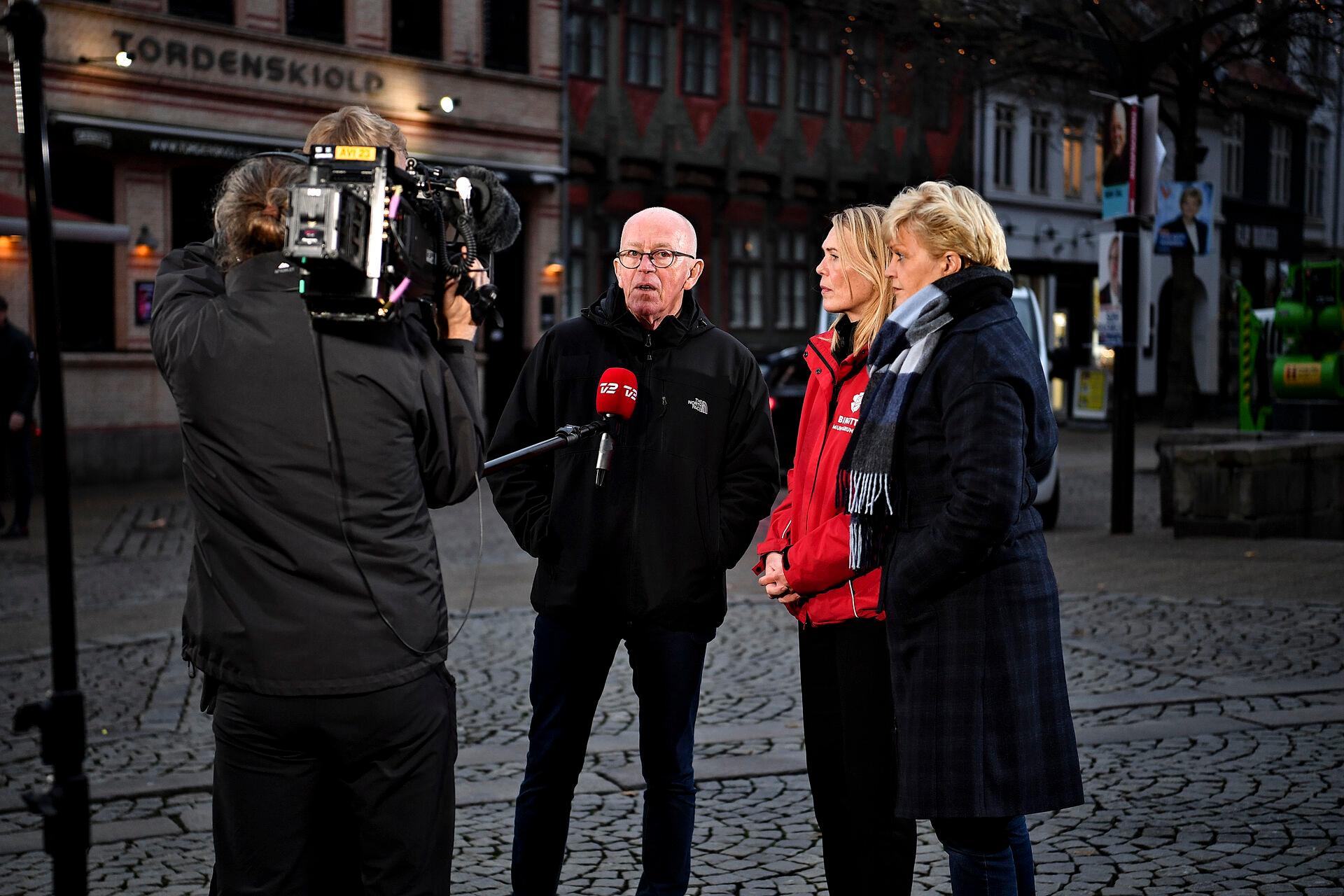 Opstillingen af Villy Søvndal (SF) og Eva Kjer Hansen (V) fik medierne til kalde kommunalvalget i Kolding til en præsidentkamp. Borgmesterposten gik i stedet til Knud Erik Langhoff og Konservative. Siden har Eva Kjer Hansen forladt politik, og Villy Søvndal har nu annonceret, at også han forlader byrådet. 