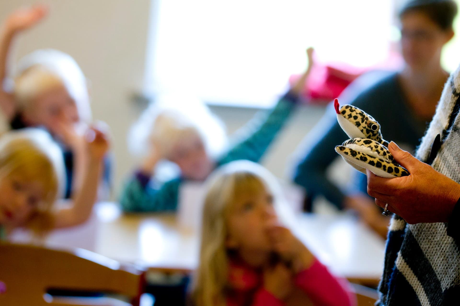 I sidste ende handler det om det gode børneliv. Om at sikre pædagoger nok til at vi i hverdagen kan skabe de bedst mulige betingelser for børn og unges udvikling og trivsel. Det kræver høj faglighed. Derfor skal der skrues på alle håndtag.