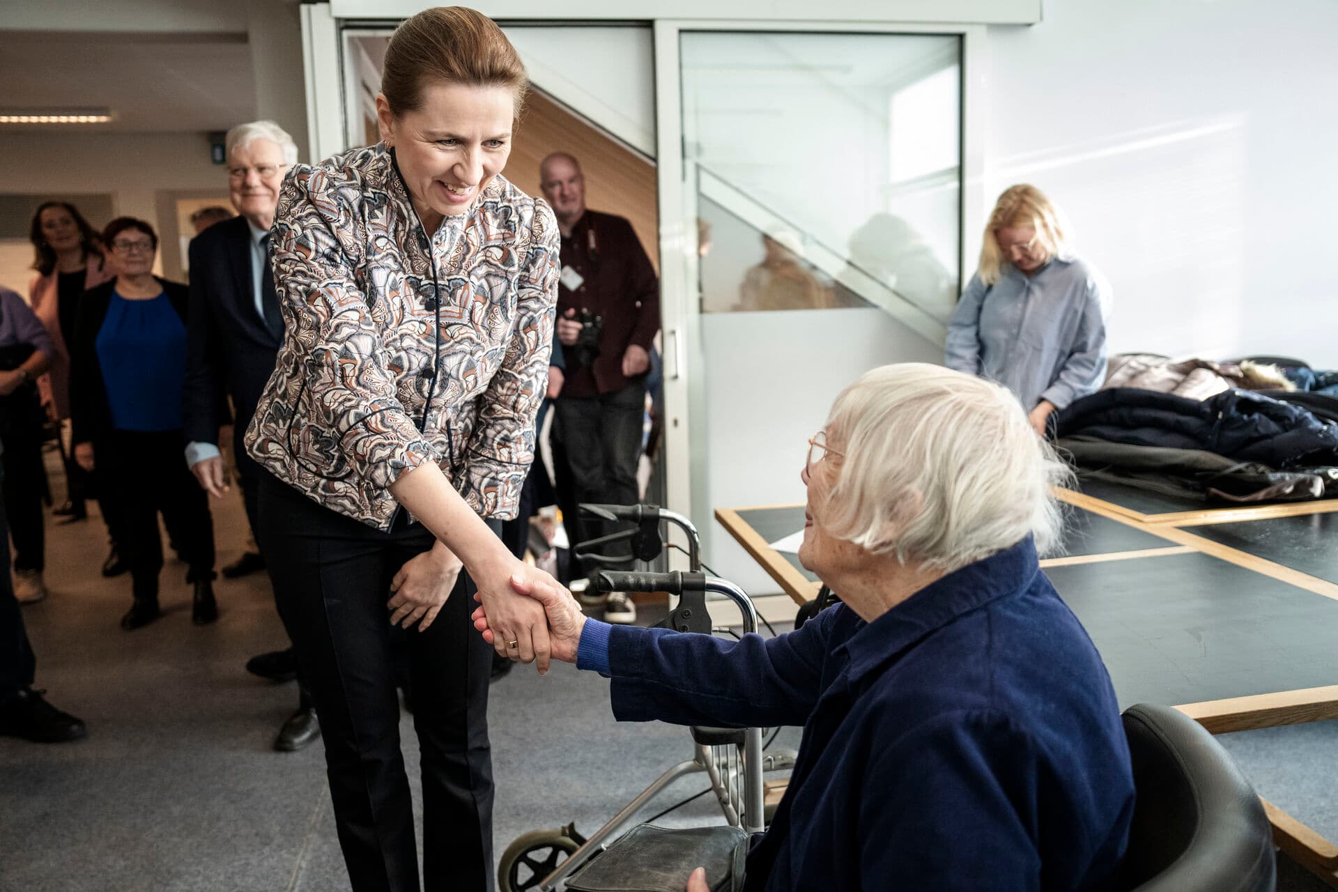 Statsminister Mette Frederiksen (S) vil ikke for nuværende pege på konkret politik, der skal sikre større inddragelse af civilsamfundet. Men det bliver en del af regeringens udspil til en ældrereform, understreger hun.