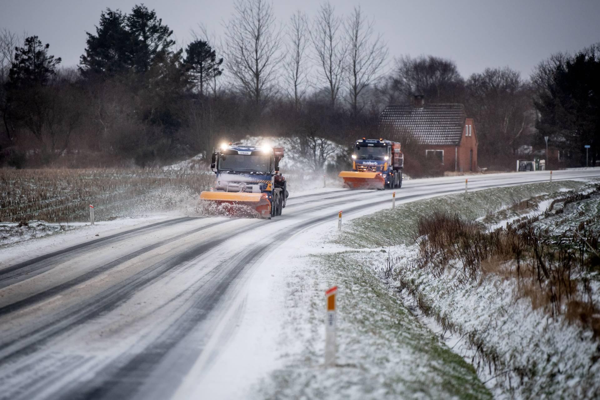 Den kommunale snerydning kom på overarbejde flere gange i december og januar, hvor snestorme
ramte Danmark. Efterfølgende ramte de økonomiske tømmermænd.