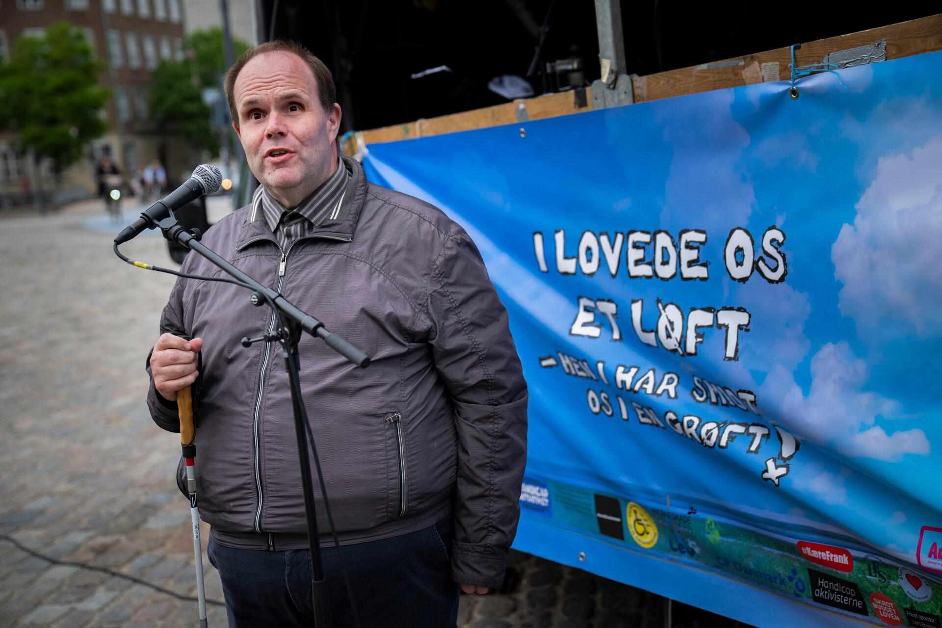 Thorkild Olesen, formand for Dansk Handicaporganisation, kritiserer regeringens handicapaftale for først og fremmest at tage hensyn til kommunernes økonomi. 