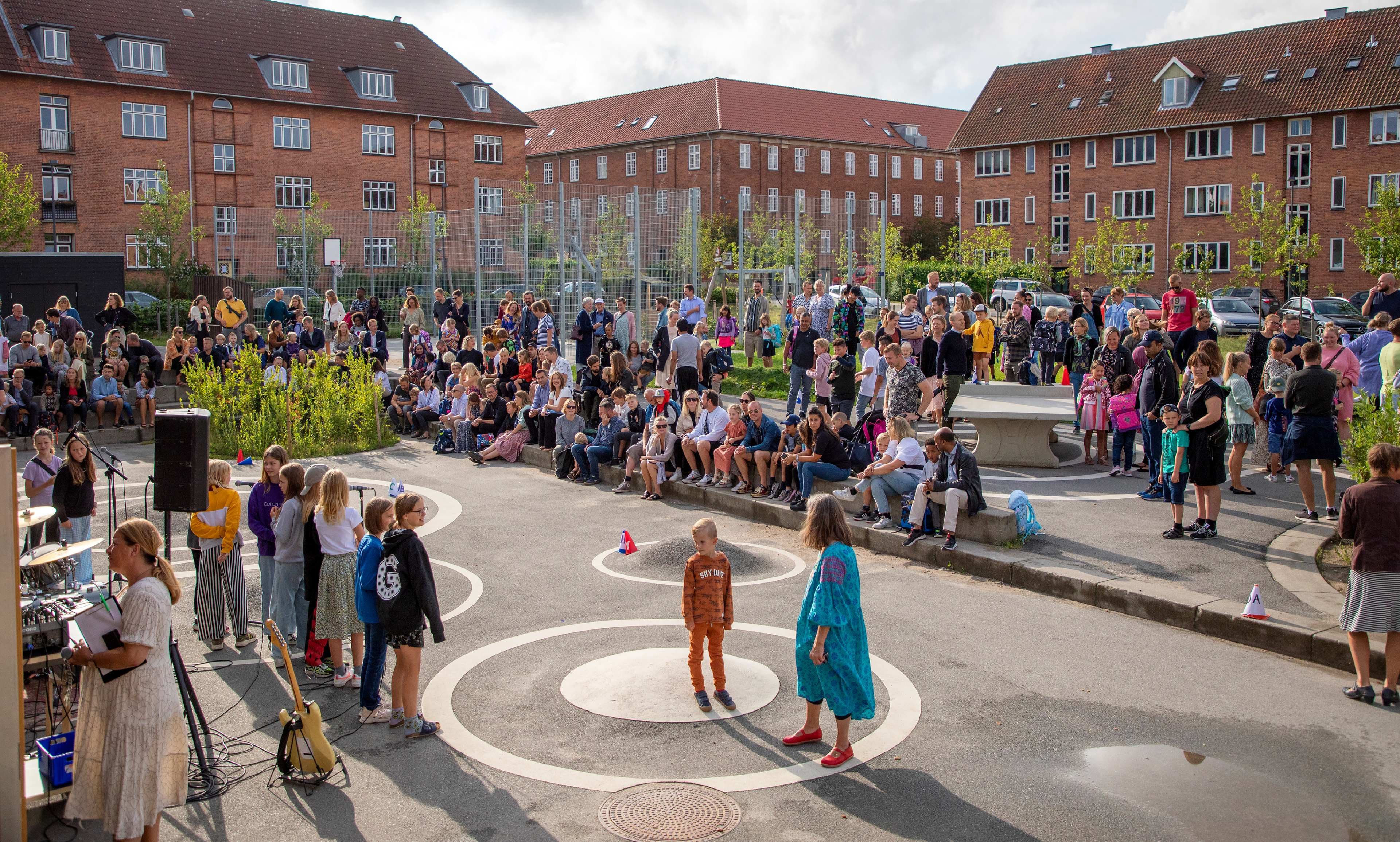 Første skoledag er en stor dag for både forældre og elever. Mange skoleforældre ser helst, at deres børn begynder i en folkeskole, men flere ser sig nødsaget til at vælge den fra.
