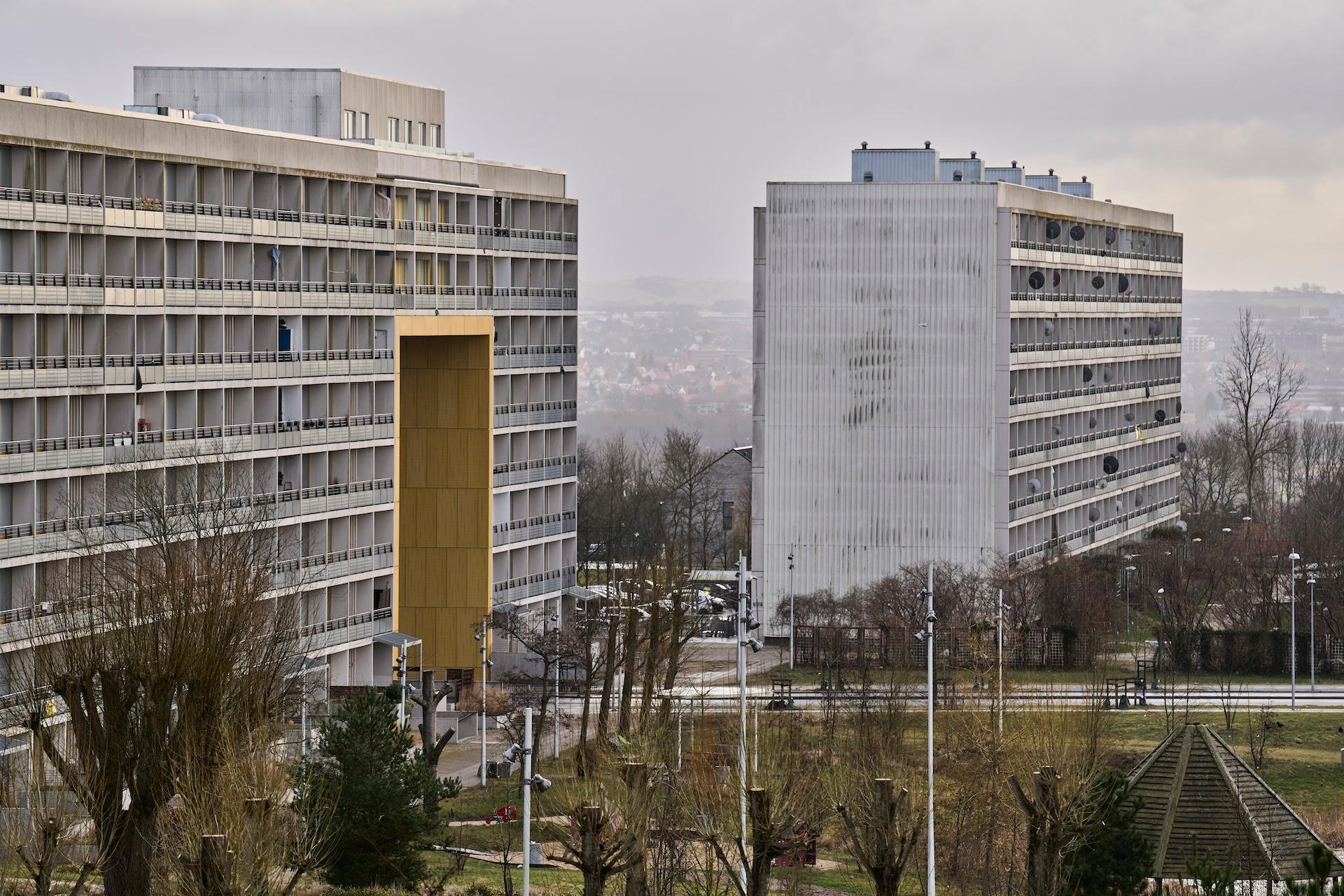 En forsker hos Østjyllands Politi laver en ph.d. over omfanget af kriminelle familier i Aarhus. Fortløbende analyser og tal fra Gellerup er blevet offentliggjort, men dataen bag må offentligheden ikke se.