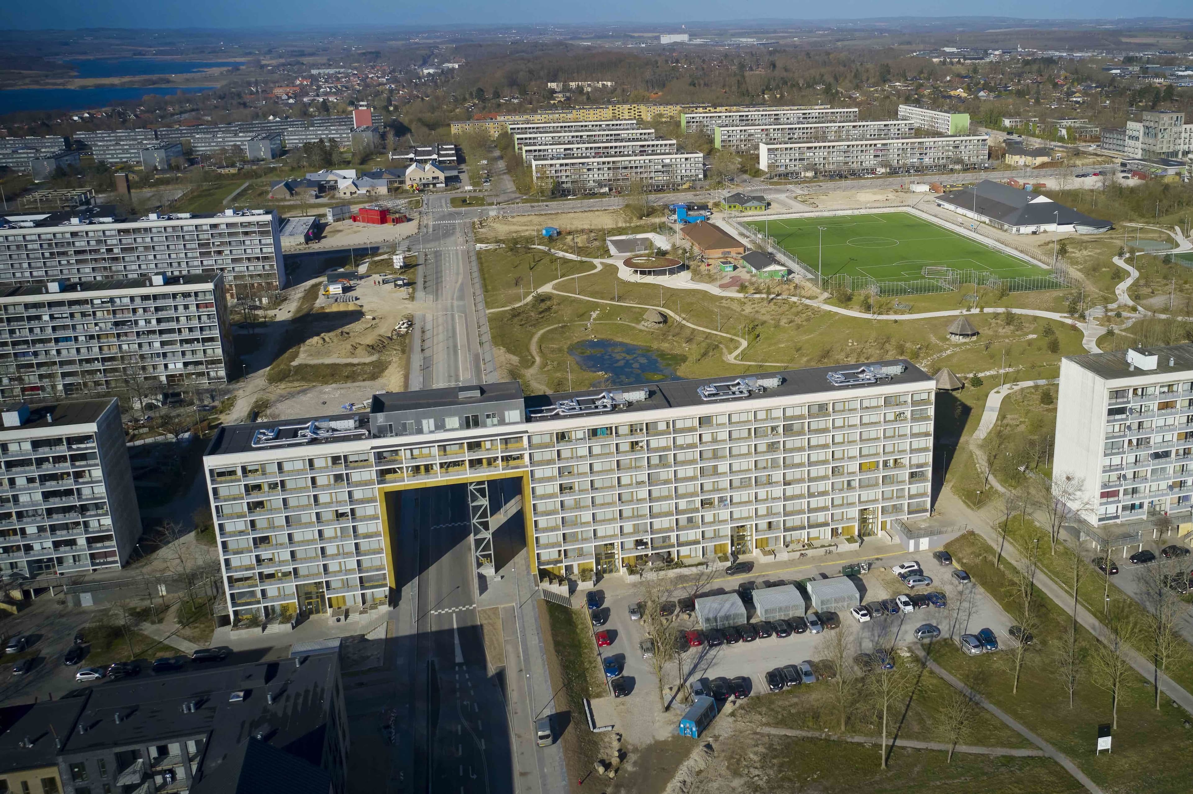 Brabrand Boligforening, som står bag Gellerupparken i Aarhus, efterlyser ligesom flere andre boligforeninger automatisk information fra politiet, når lejere i udsatte almene boligområder dømmes for alvor kriminalitet. (Arkivfoto).