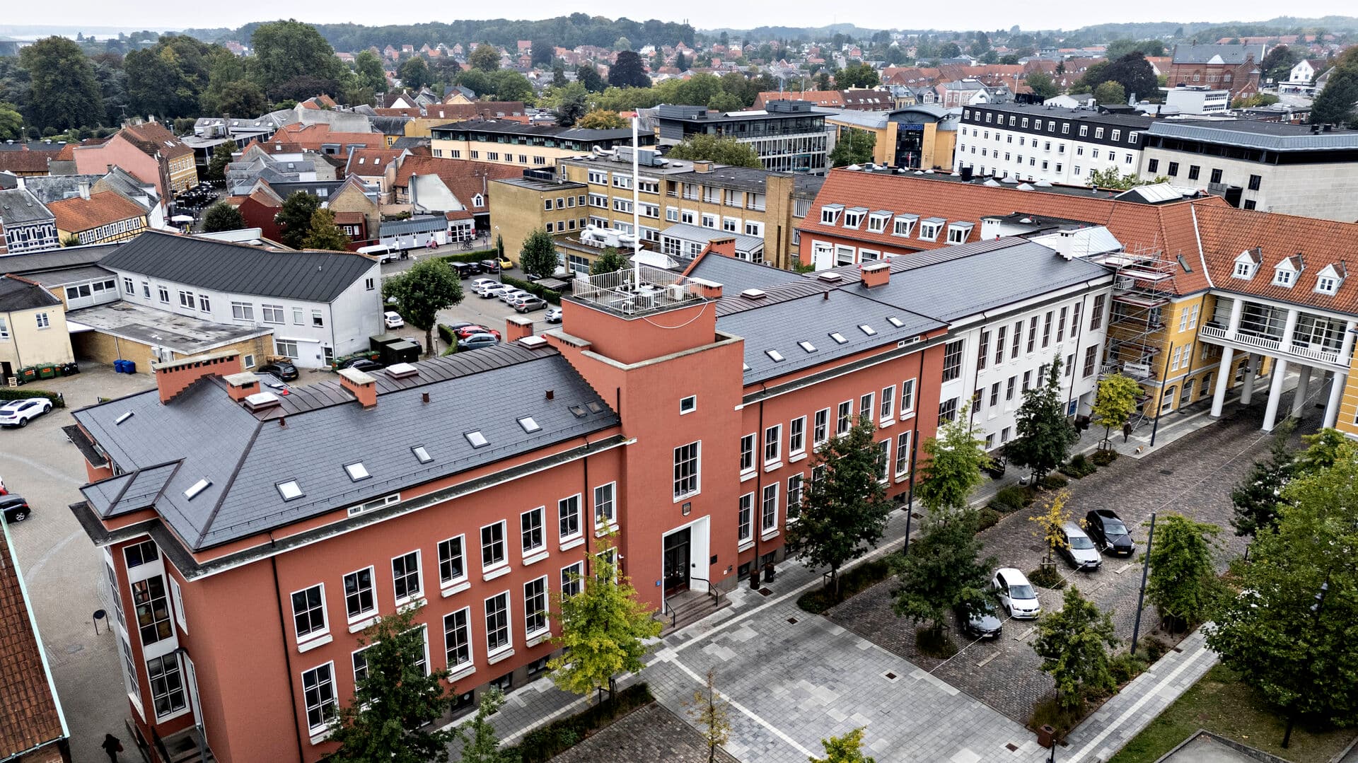 Svendborg Kommune med 4.500 ansatte prioriterer ledertrivsel via målrettet arbejde for at skabe psykologisk tryghed på ledergangene. Det har ryddet op i tabuer og øget arbejdsglæden.