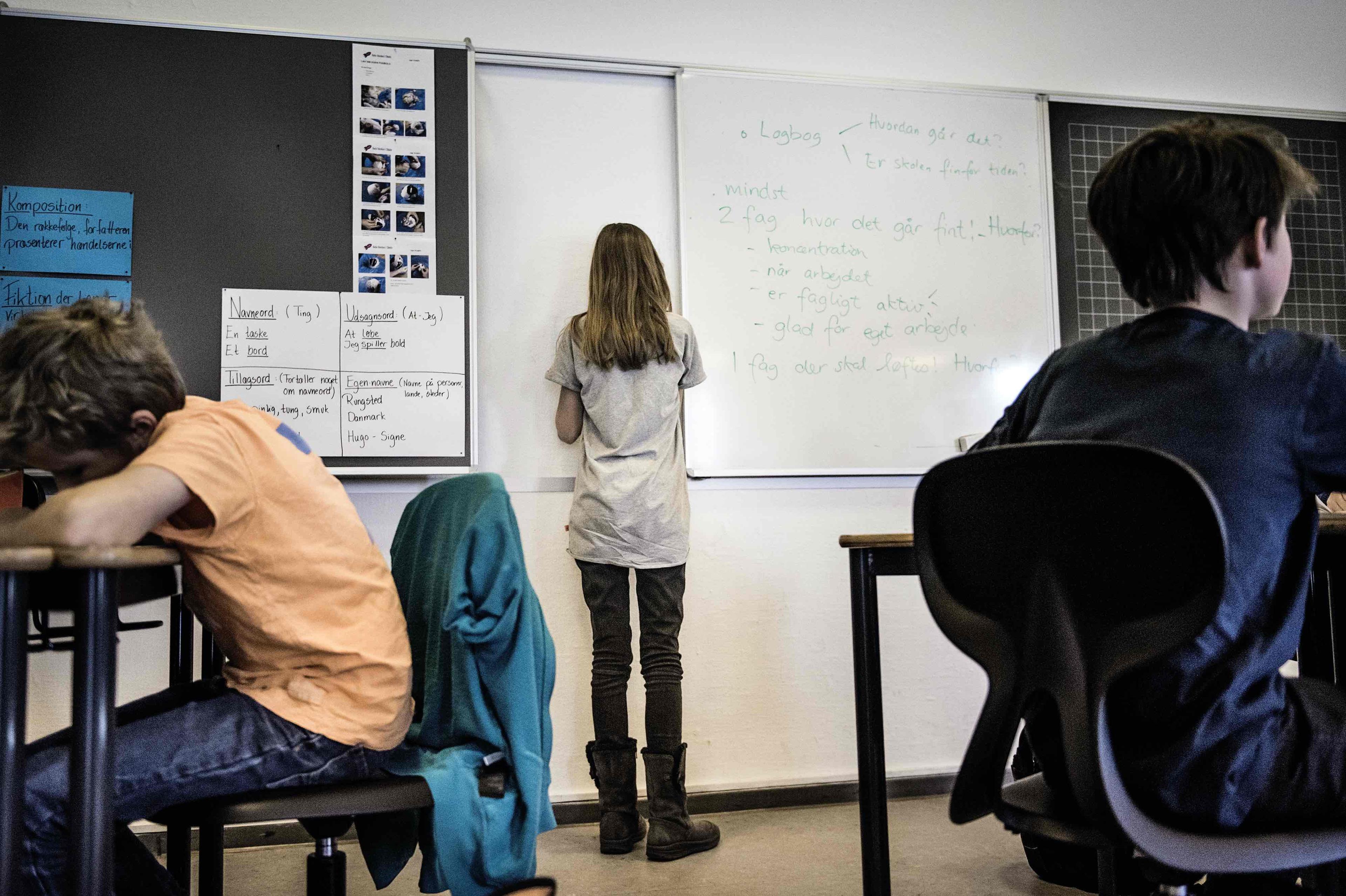 Undersøgelsen viser først og fremmest, at ordblinde børn i folkeskolen trives markant dårligere end resten af børnene i skolen. Ordblinde børn og unge opnår i gennemsnit en afgangseksamen, der er 1,5 karakterpoint lavere end andre unge. (Arkivfoto).