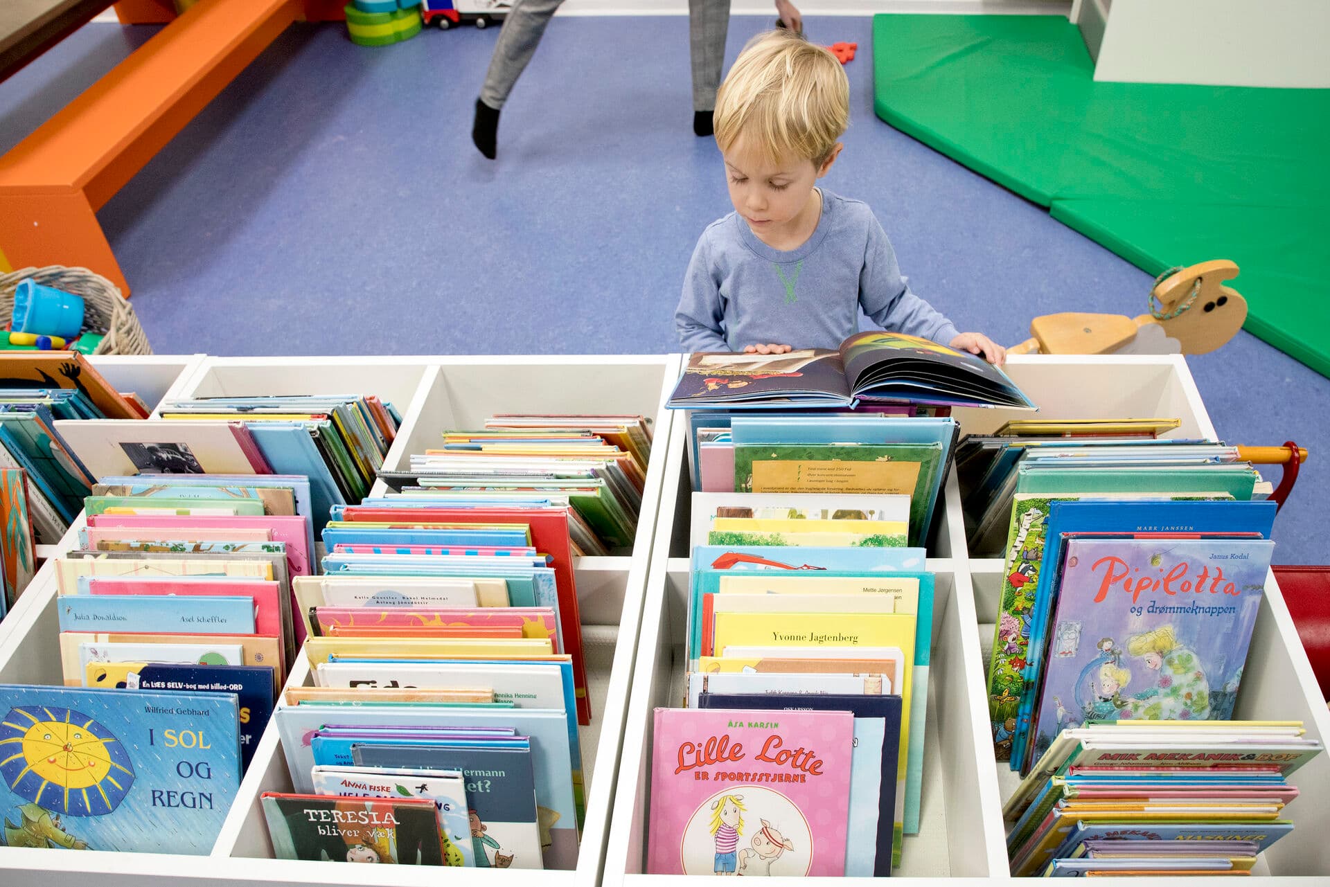 Folkebiblioteker landet over kan blive nødt til at skære i personale og materialer - ikke på grund af kommunale besparelser, men fordi Microsoft har ændret sine licensvilkår. (Arkivfoto.)