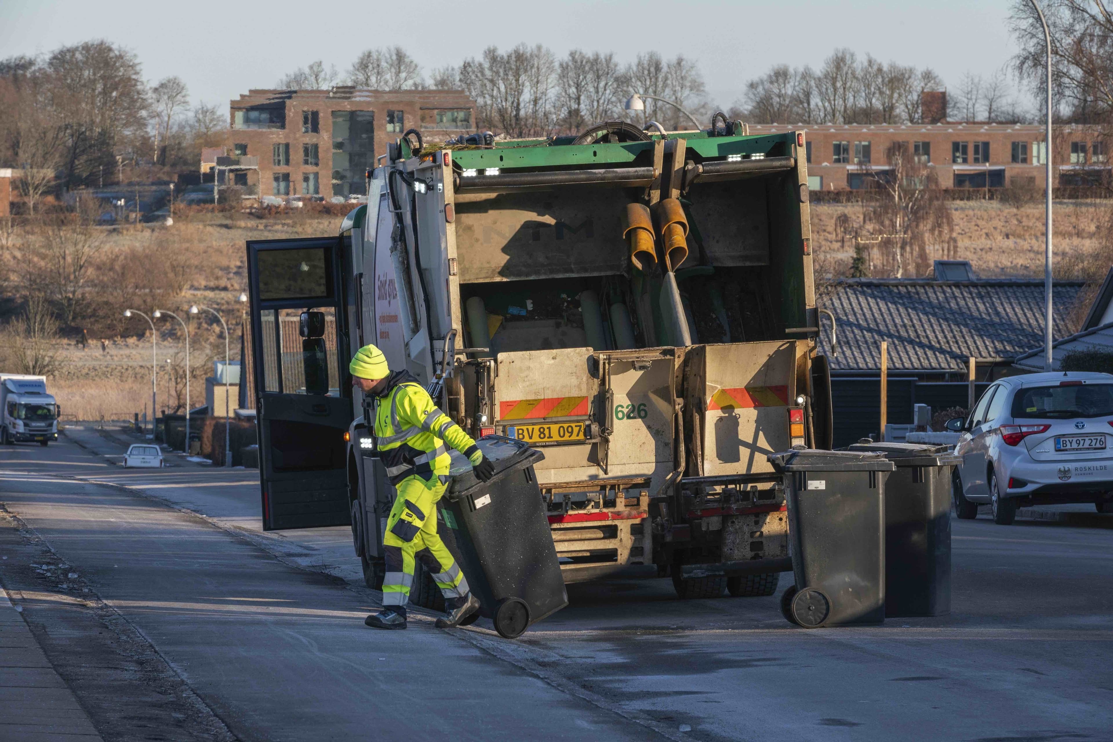 Det sker i gennemsnit en gang om måneden, at fejlsorterede batterier udløser brande i skraldebiler, på genbrugspladser eller skrotlagre. (Arkivfoto). 