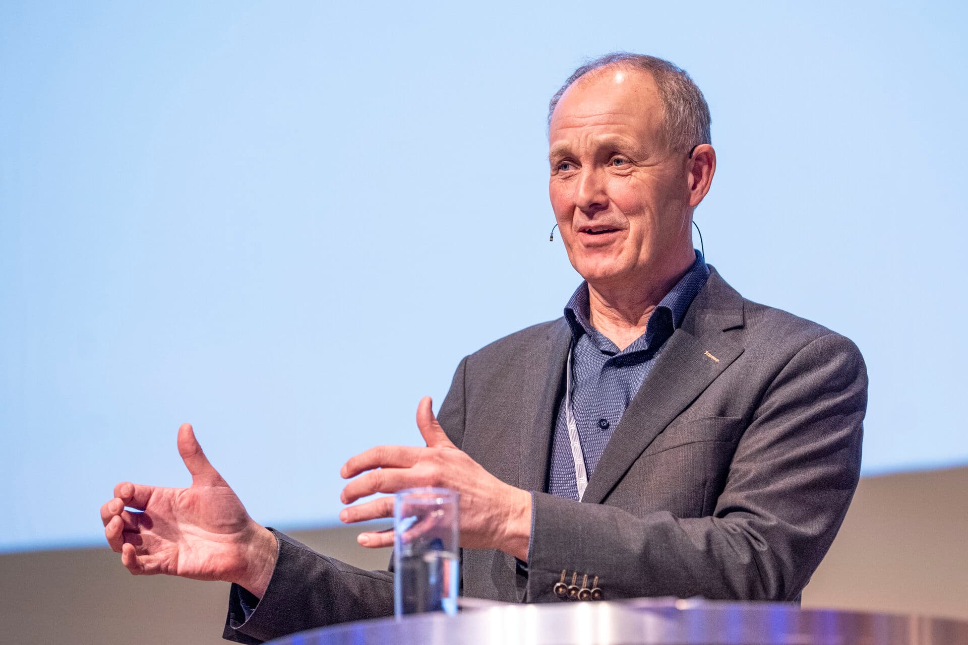 Ifølge KLs formand Martin Damm (V) har både KL og kommunerne gjort, hvad de kunne for at overholde økonomiaftalen.  