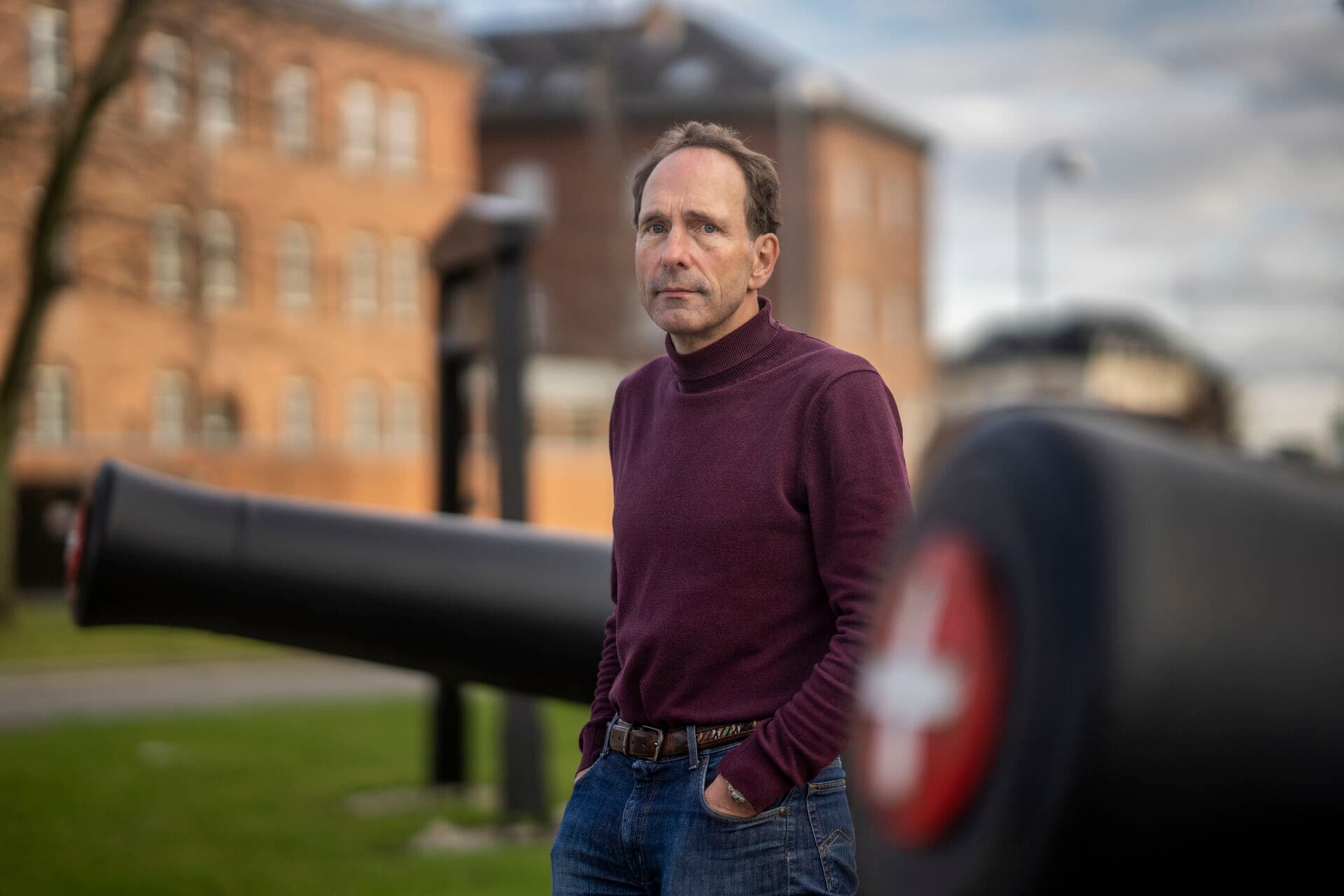Peter Viggo Jakobsen, lektor ved Institut for Strategi og Krigsstudier, understreger, at der er uoverensstemmelse mellem regeringens trusselsretorik og status på civilberedskabet. KL kalder på en samlet plan fra regeringens side. 